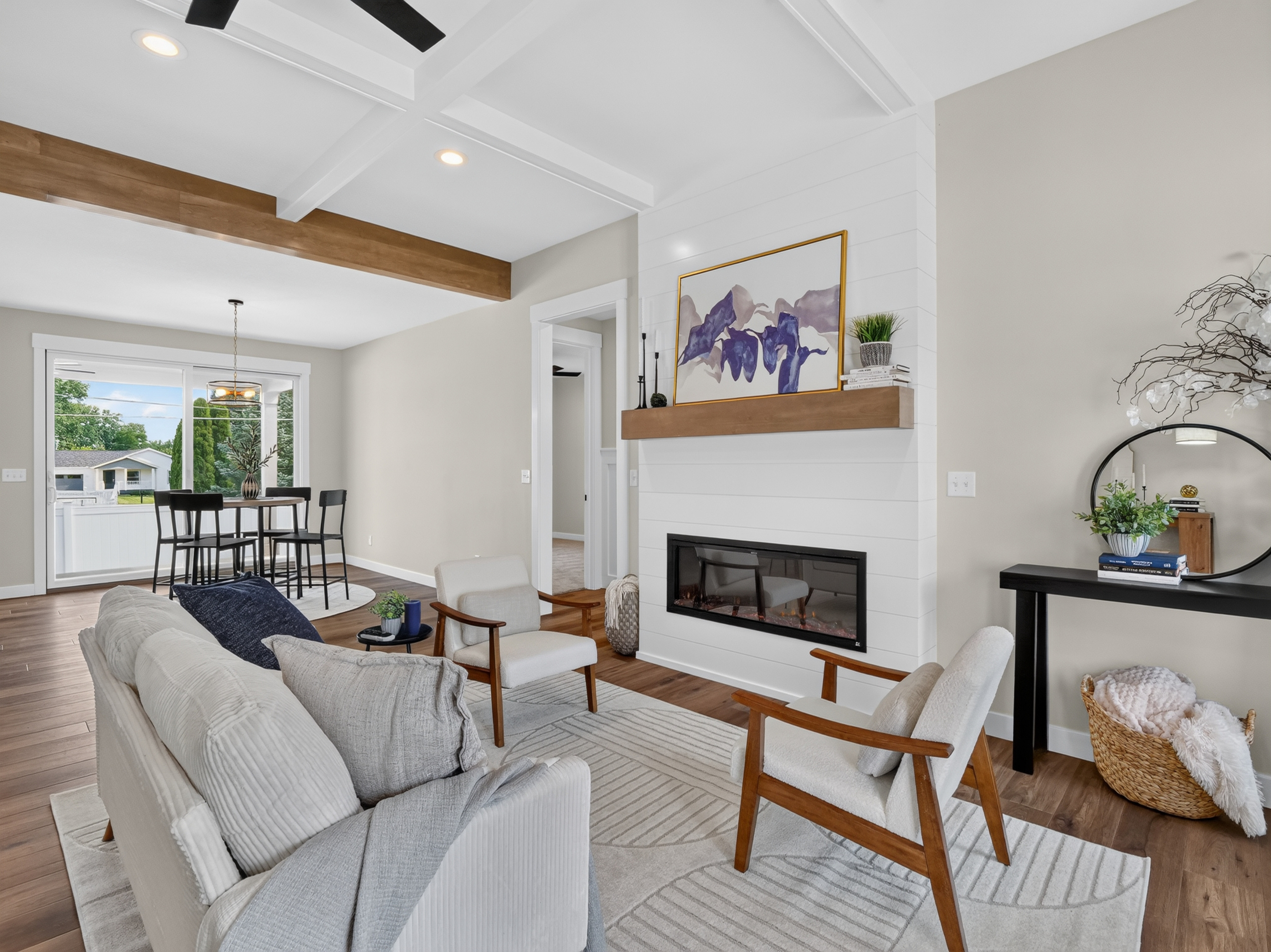  Modern Farmhouse w/ High-End Finishes - 物件實景