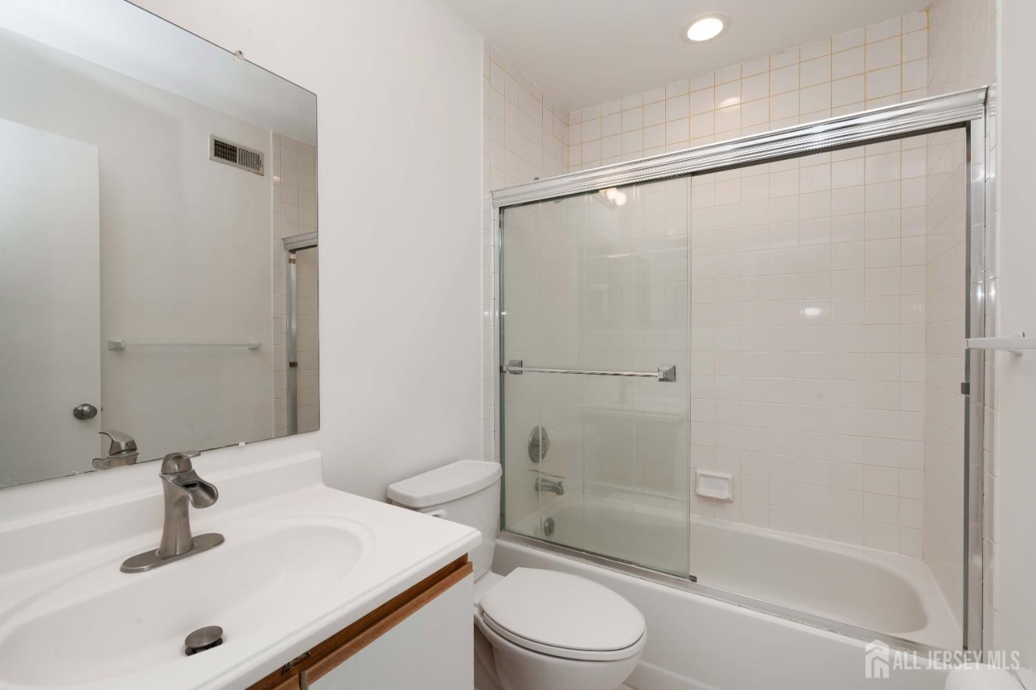 Sayreville, New Jersey, 08872, United States, 3 Bedrooms Bedrooms, ,3 BathroomsBathrooms,Residential,For Sale,1937577