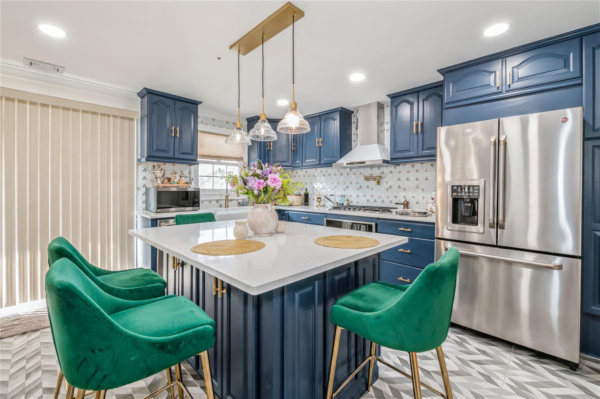 Howard Beach, New York, 11414, United States, 3 Bedrooms Bedrooms, ,2 BathroomsBathrooms,Residential,For Sale,1908701