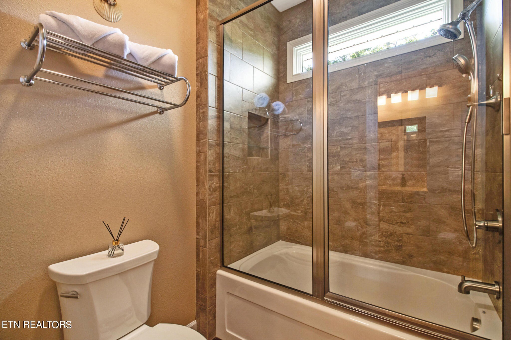 Crossville, Tennessee, 38558, United States, 3 Bedrooms Bedrooms, ,3 BathroomsBathrooms,Residential,For Sale,1927794