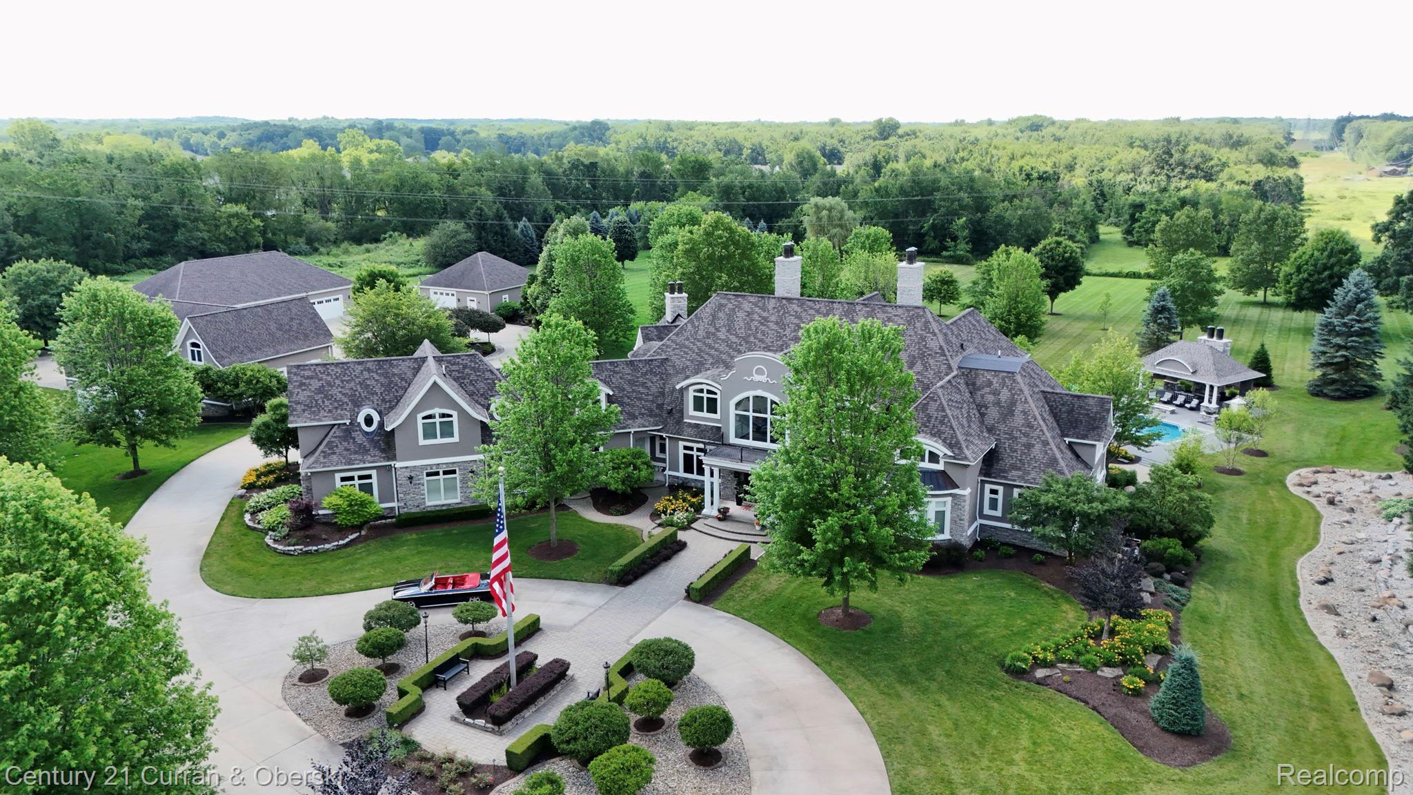 South Lyon, Michigan, 48178, United States, 6 Bedrooms Bedrooms, ,8 BathroomsBathrooms,Residential,For Sale,1914337