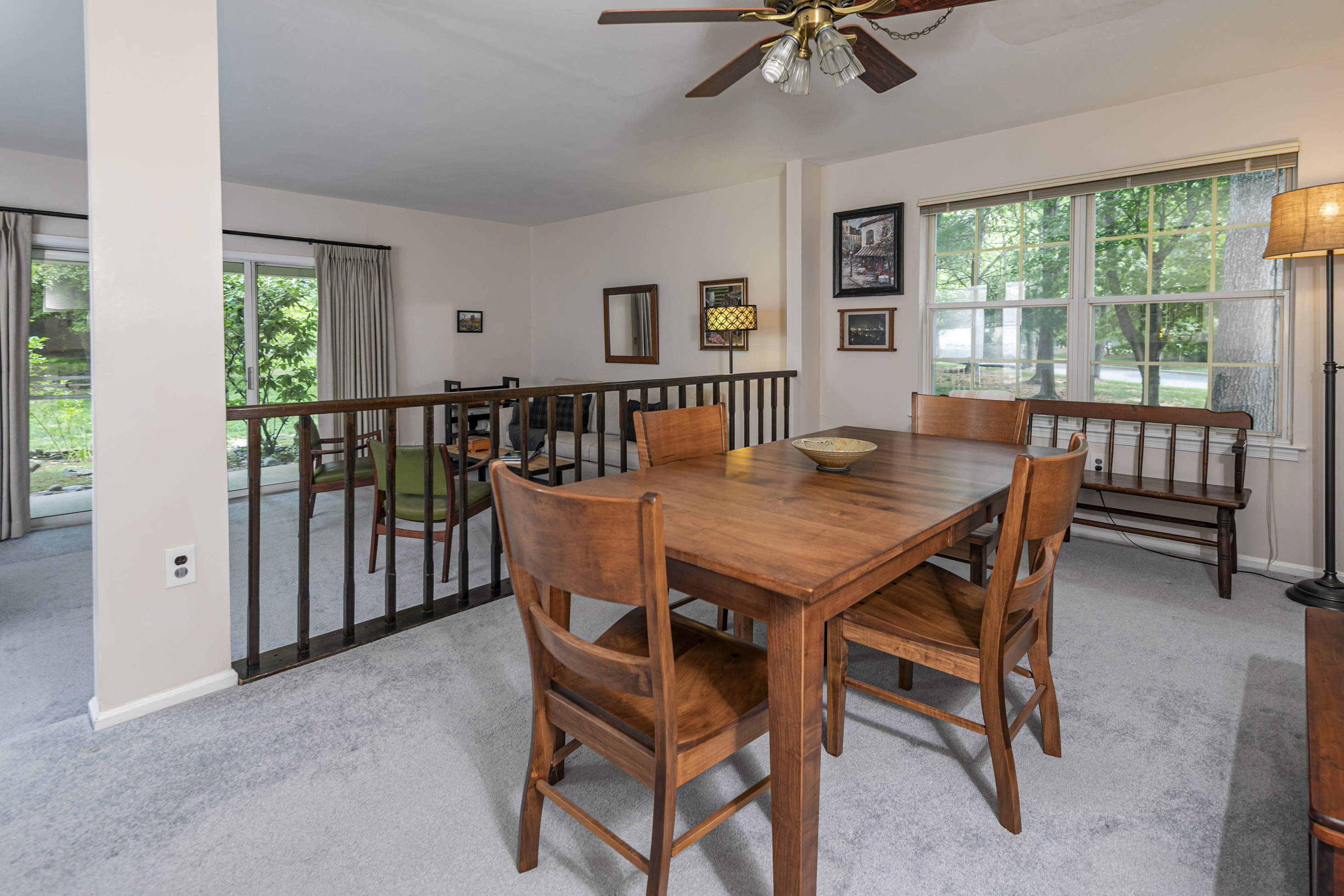  Roomy End-Unit Townhome Steps from Village Park - 物件實景
