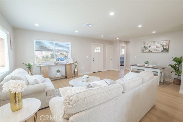 Compton, California, 90220, United States, 6 Bedrooms Bedrooms, ,5 BathroomsBathrooms,Residential,For Sale,2048011