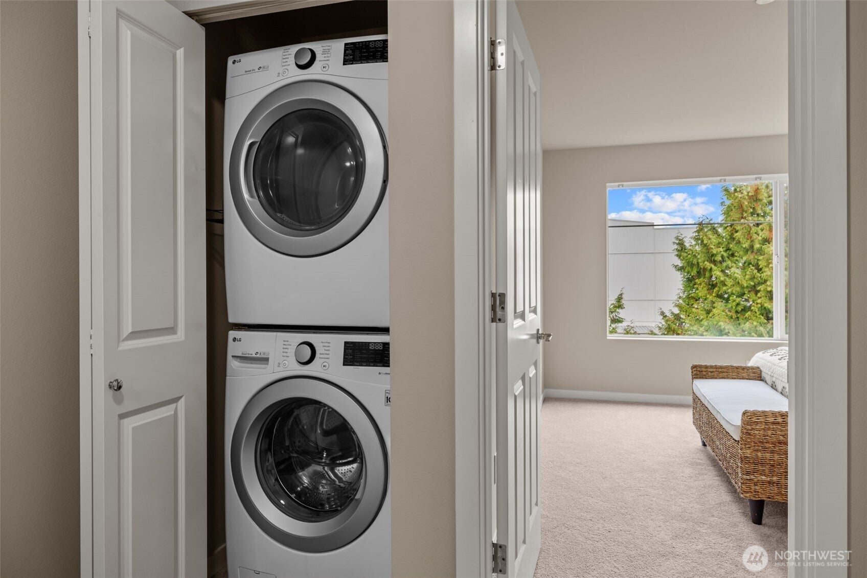 Everett, Washington, 98208, United States, 2 Bedrooms Bedrooms, ,2 BathroomsBathrooms,Residential,For Sale,1978233