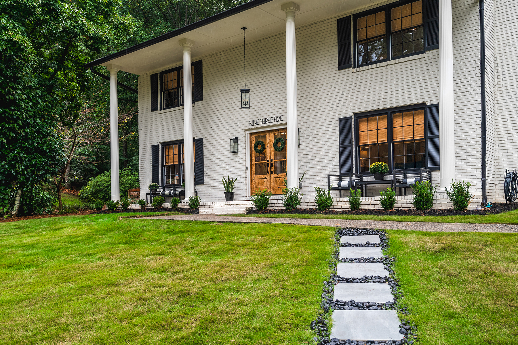  Beautifully Renovated Roswell Home Blends Contemporary Style with Classic Charm - 物件實景