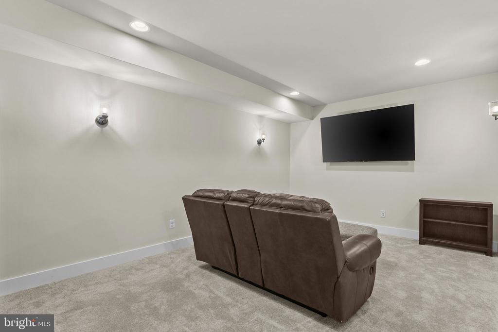 Warrenton, Virginia, 20187, United States, 4 Bedrooms Bedrooms, ,4 BathroomsBathrooms,Residential,For Sale,2048905