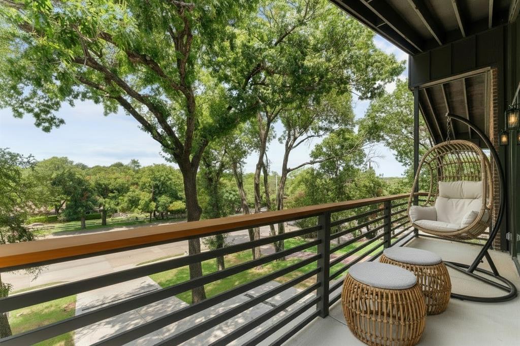 Dallas, Texas, 75211, United States, 4 Bedrooms Bedrooms, ,3 BathroomsBathrooms,Residential,For Sale,1978009