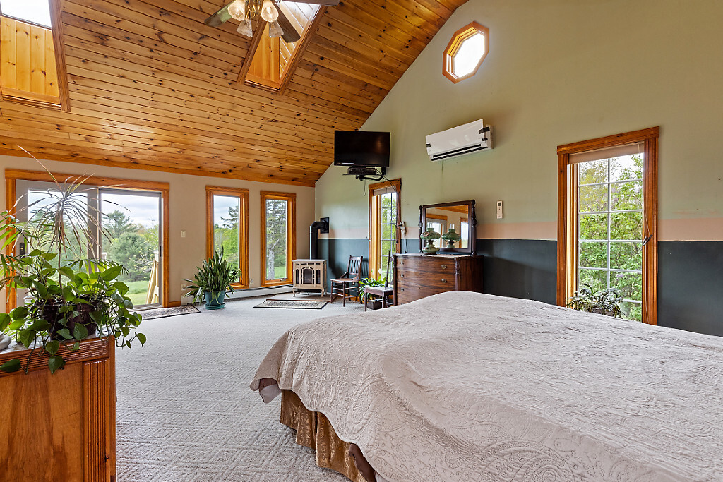 Liberty, Maine, 04949, United States, 2 Bedrooms Bedrooms, ,3 BathroomsBathrooms,Residential,For Sale,1838290
