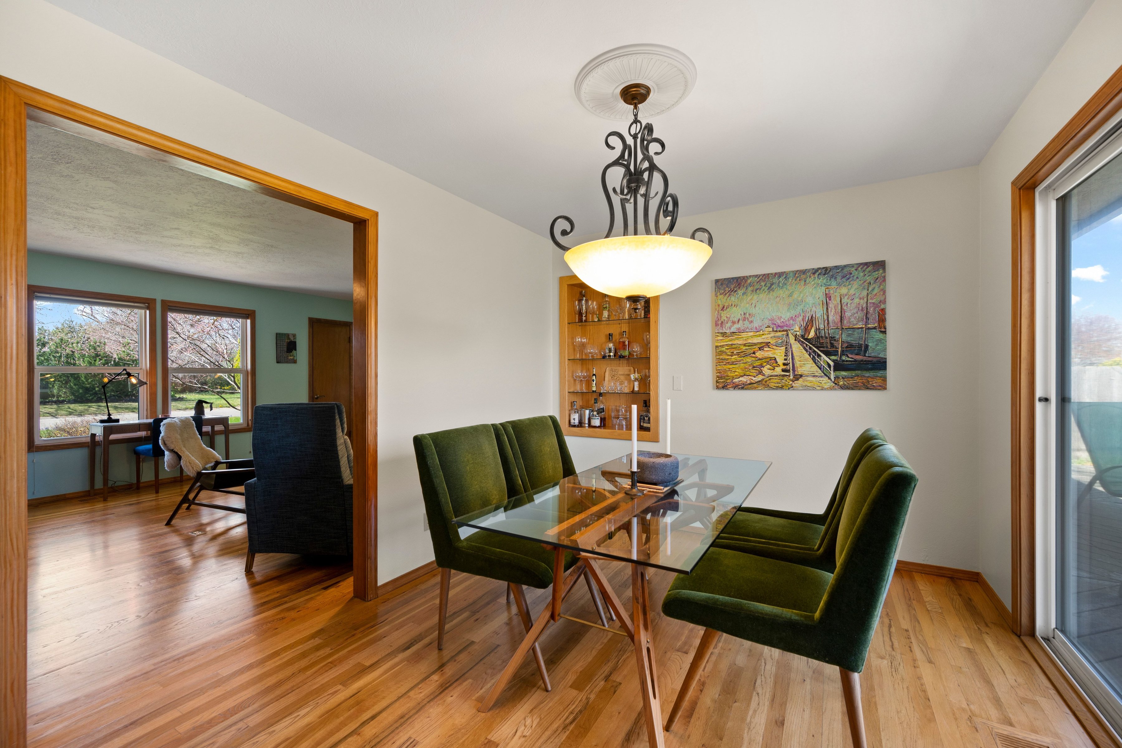  Timeless Mid-Century Design with Sunroom Living and Garden Oasis - 物件實景