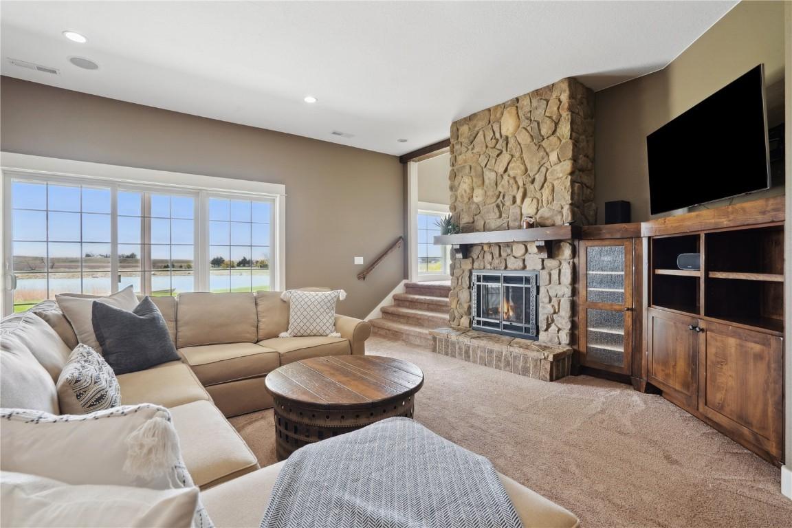 Vinton, Iowa, 52349, United States, 5 Bedrooms Bedrooms, ,6 BathroomsBathrooms,Residential,For Sale,1980405