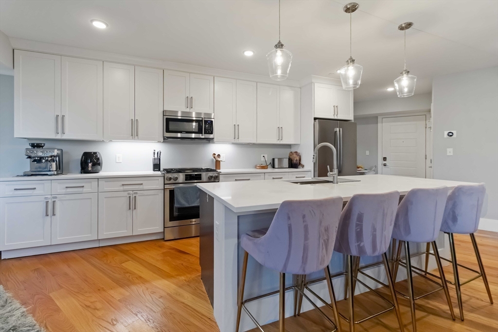 Quincy, Massachusetts, 02171, United States, 3 Bedrooms Bedrooms, ,2 BathroomsBathrooms,Residential,For Sale,1939729