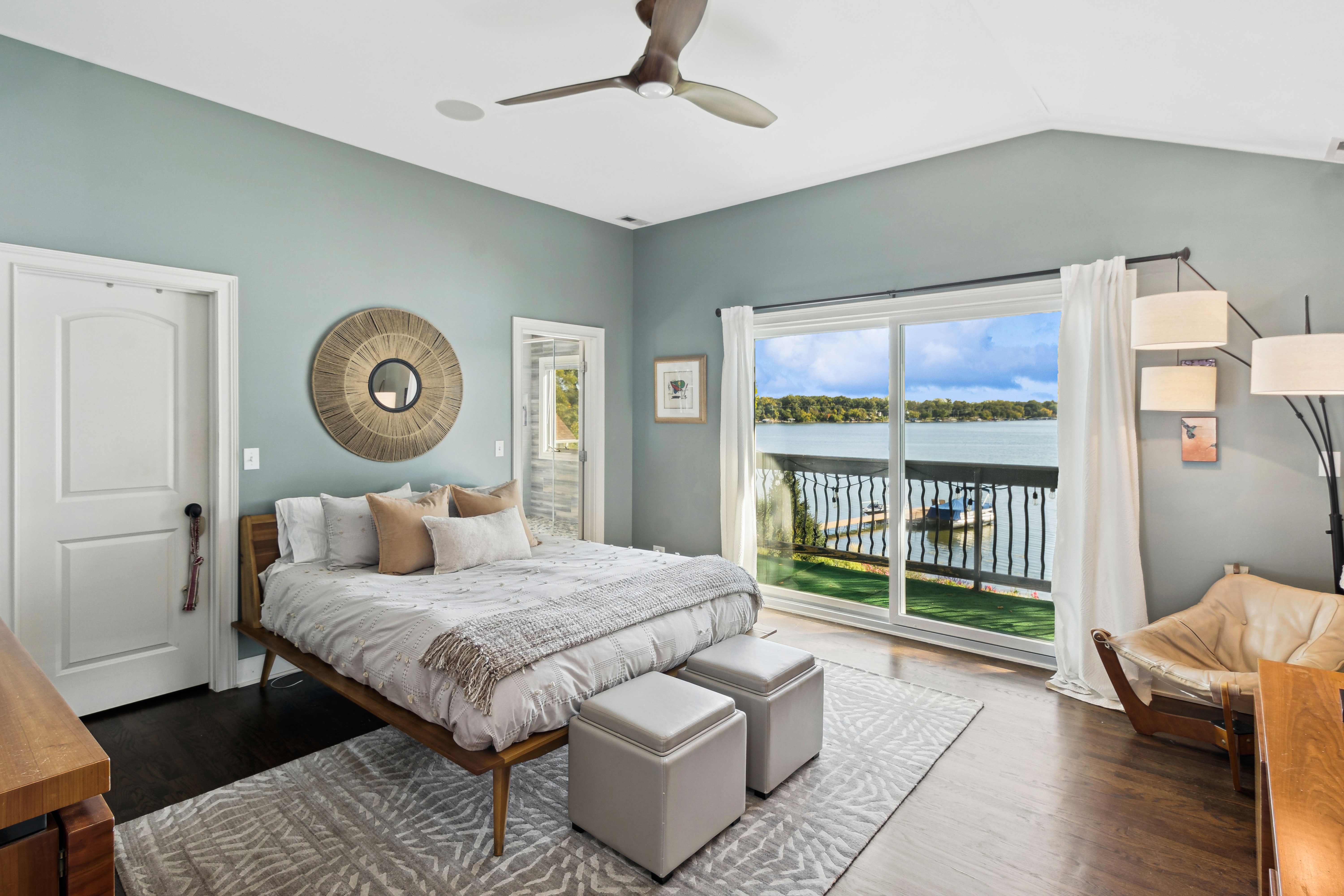  Experience the Uultimate Lakefront Lifestyle in this Legacy Home - 物件實景