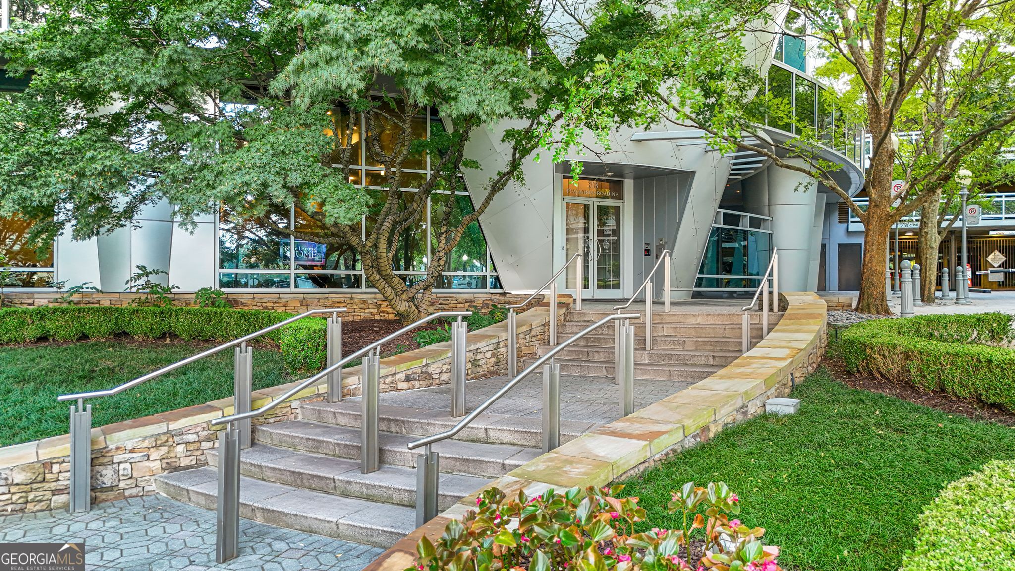 Atlanta, Georgia, 30326, United States, 2 Bedrooms Bedrooms, ,3 BathroomsBathrooms,Residential,For Sale,2001794