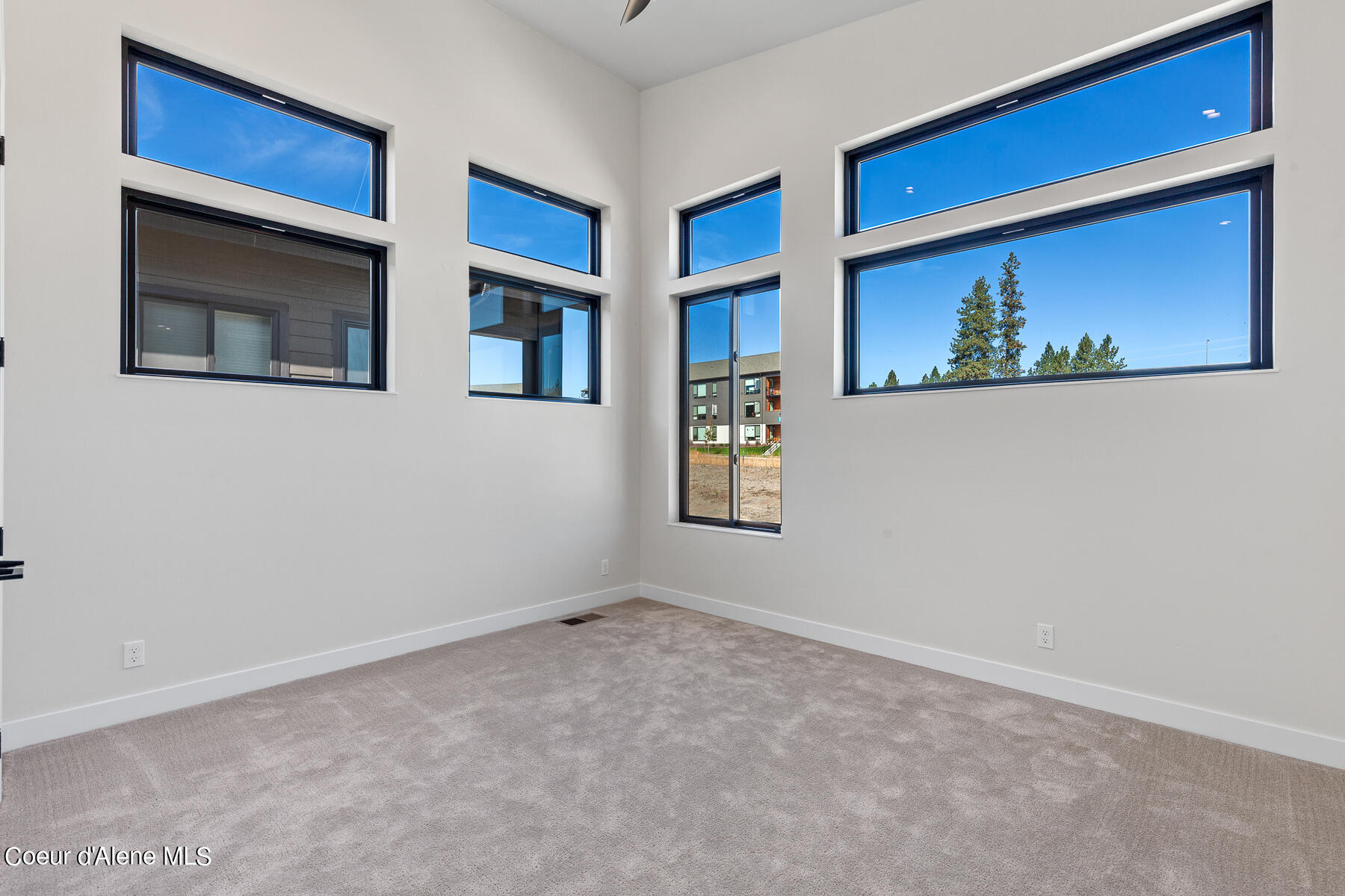 Coeur d'Alene, Idaho, 83814, United States, 3 Bedrooms Bedrooms, ,Residential,For Sale,1985771