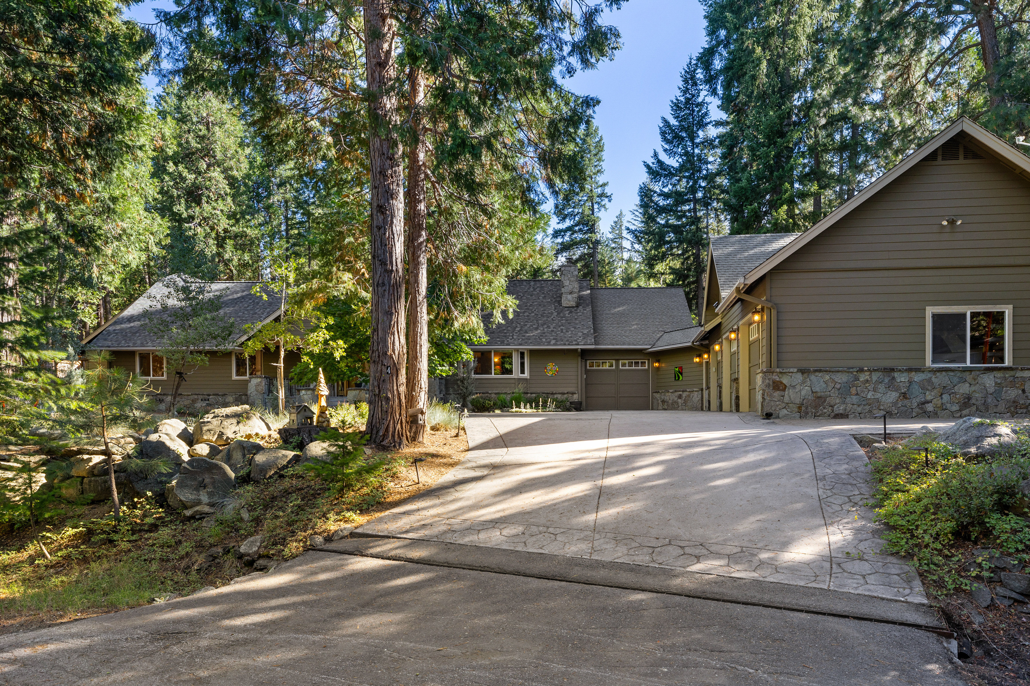  Luxury Mountain Retreat with Guest House on 1 Acre in the Heart of Graeagle - 物件實景