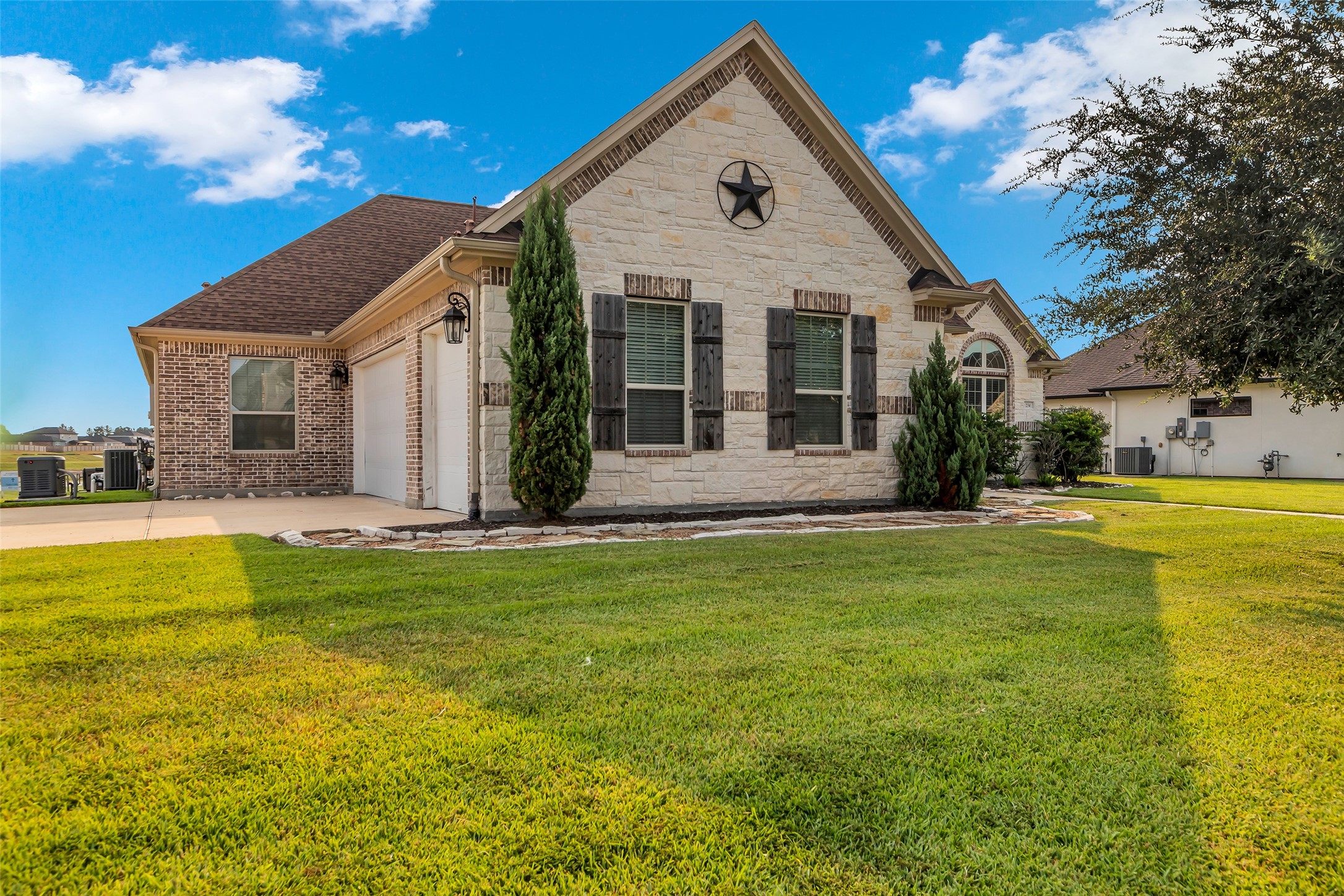 Montgomery, Texas, 77356, United States, 4 Bedrooms Bedrooms, ,4 BathroomsBathrooms,Residential,For Sale,1911763