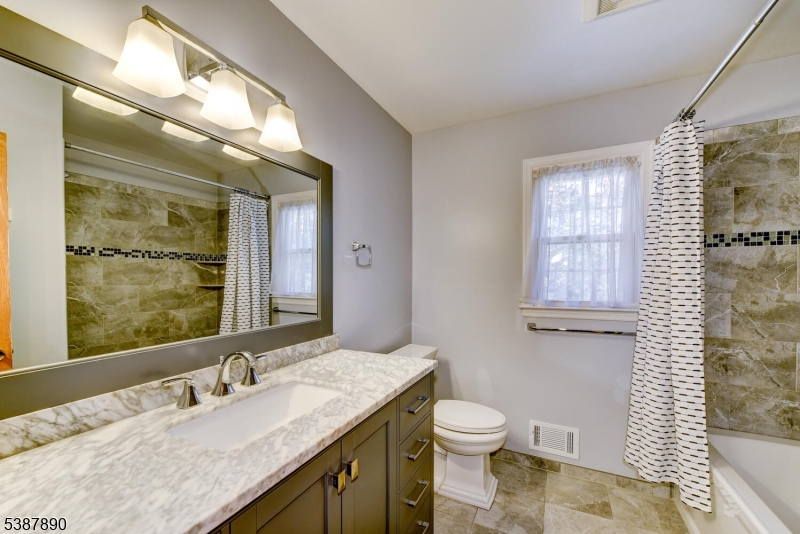 Branchburg Twp., New Jersey, 08876, United States, 4 Bedrooms Bedrooms, ,3 BathroomsBathrooms,Residential,For Sale,1992808