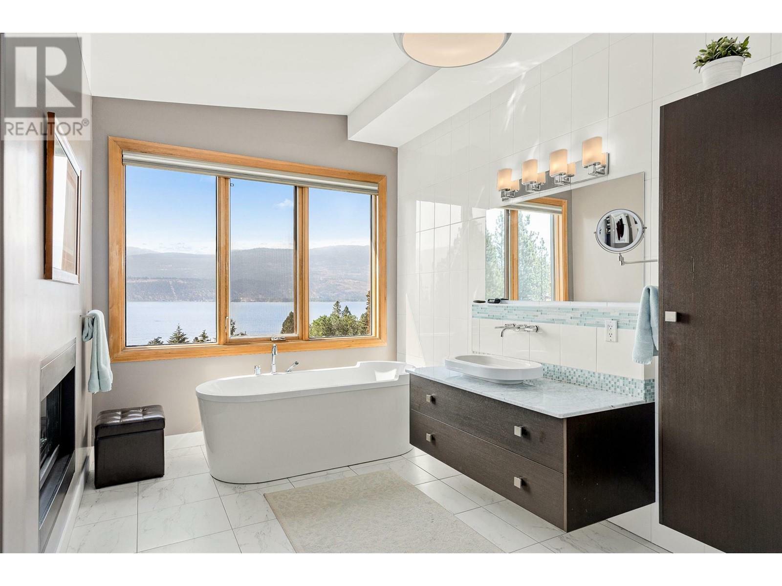 LAKE COUNTRY, British Columbia, V4V 1B3, CA, 5 Bedrooms Bedrooms, ,4 BathroomsBathrooms,Residential,For Sale,1838112