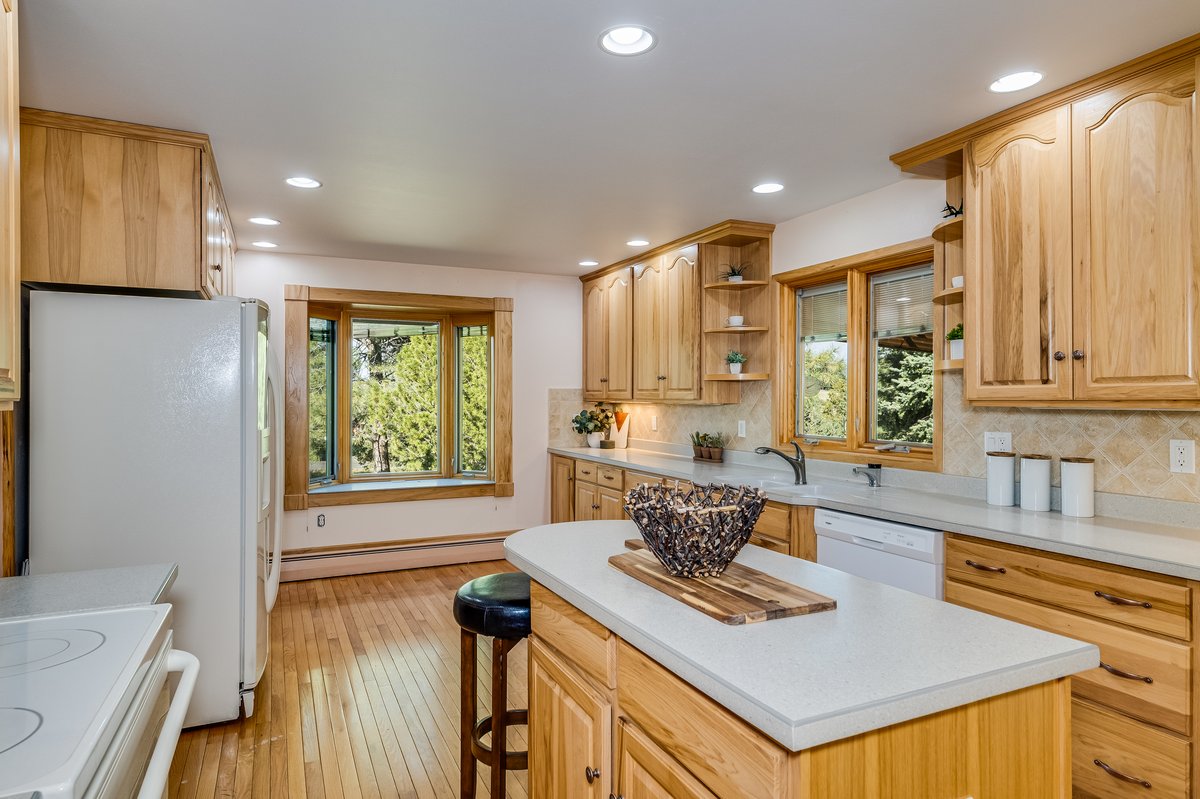 Cheyenne, Wyoming, 82009, United States, 5 Bedrooms Bedrooms, ,3 BathroomsBathrooms,Residential,For Sale,1981305