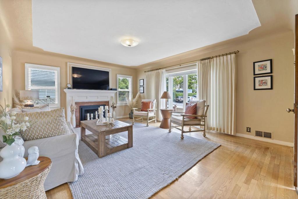 Santa Cruz, California, 95060, United States, 3 Bedrooms Bedrooms, ,3 BathroomsBathrooms,Residential,For Sale,1976527