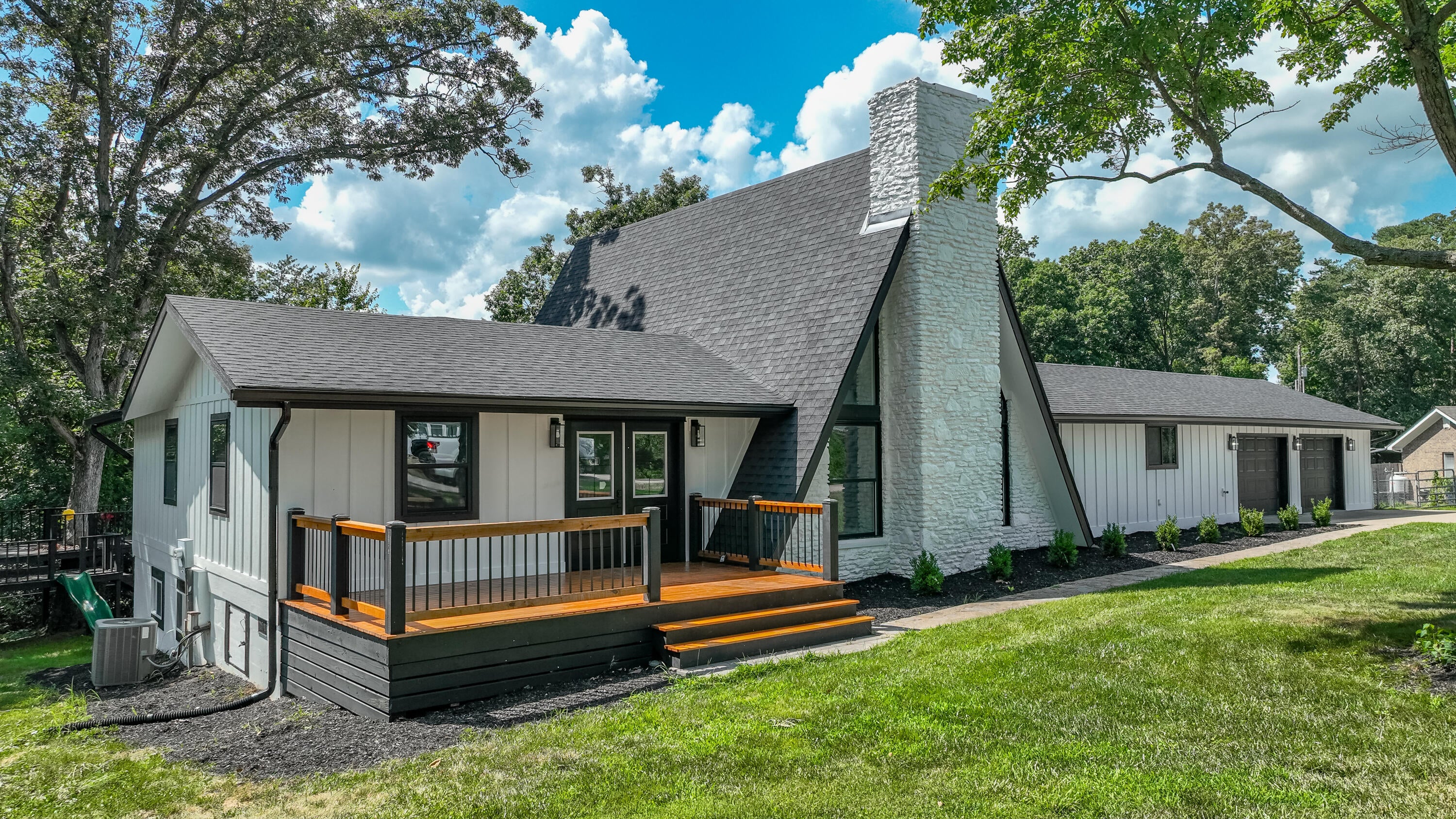 Berea, Kentucky, 40403, United States, 4 Bedrooms Bedrooms, ,4 BathroomsBathrooms,Residential,For Sale,1979235