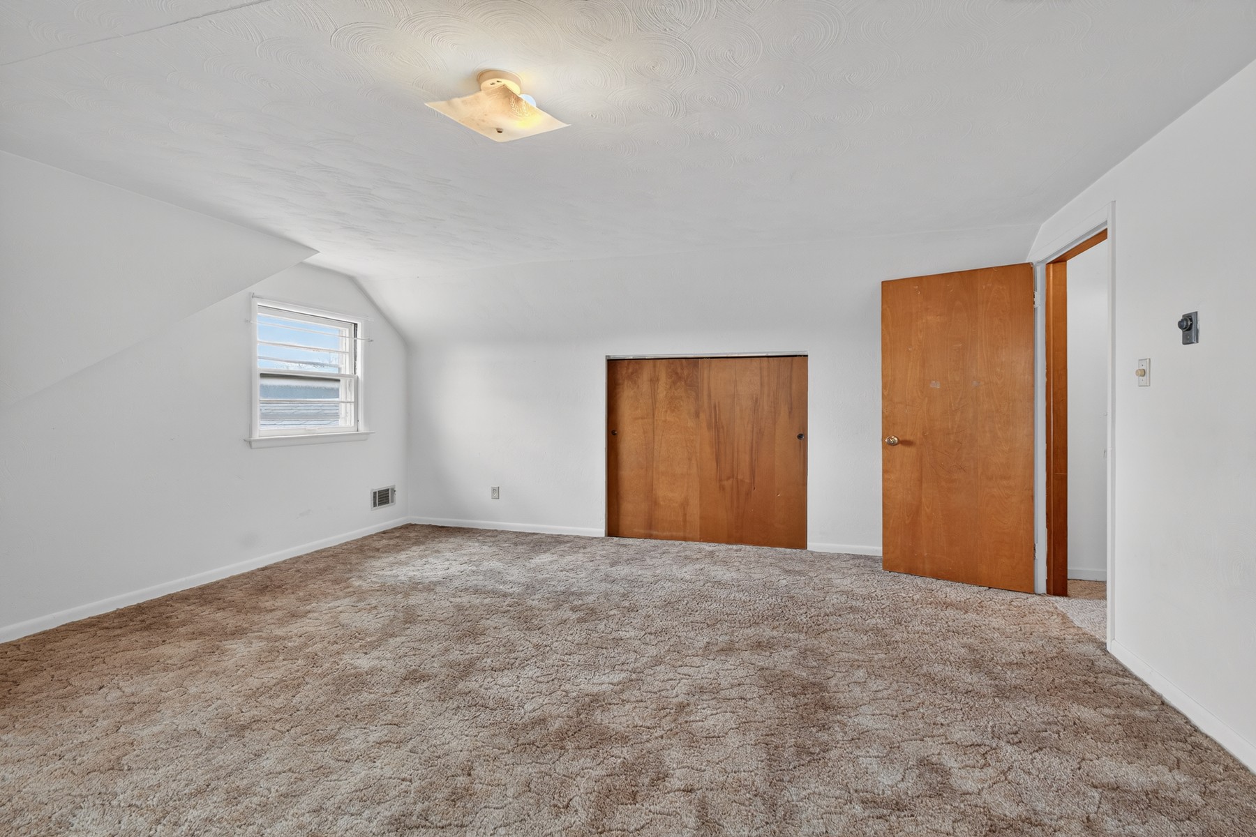  Fort Wayne Home Filled with Potential - 物件實景