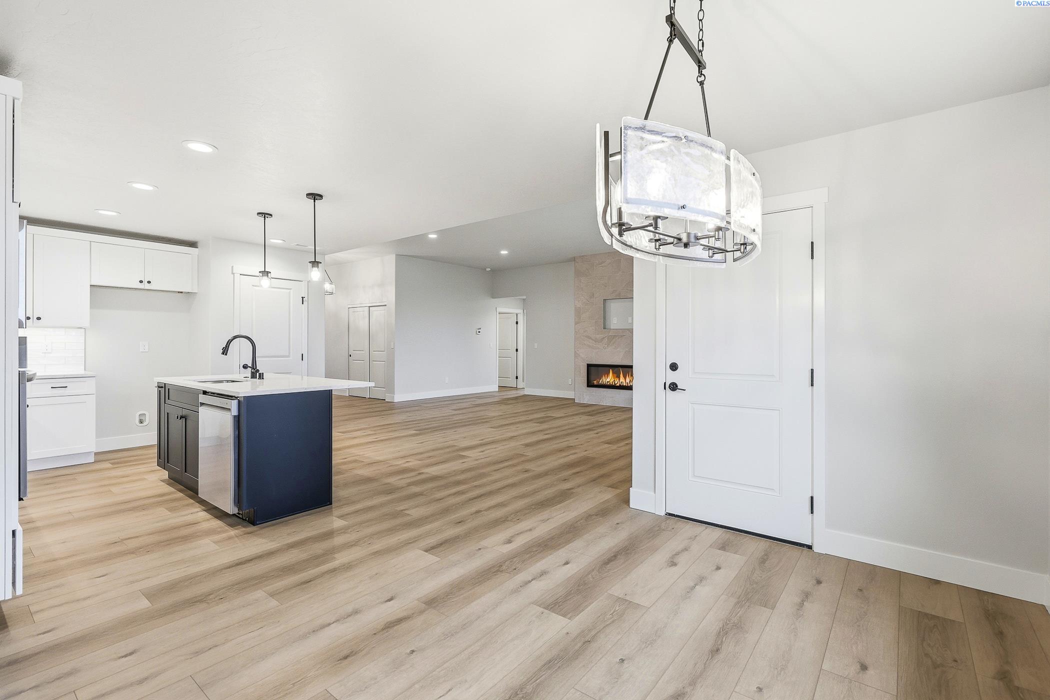 Kennewick, Washington, 99338, United States, 3 Bedrooms Bedrooms, ,1 BathroomBathrooms,Residential,For Sale,2000411