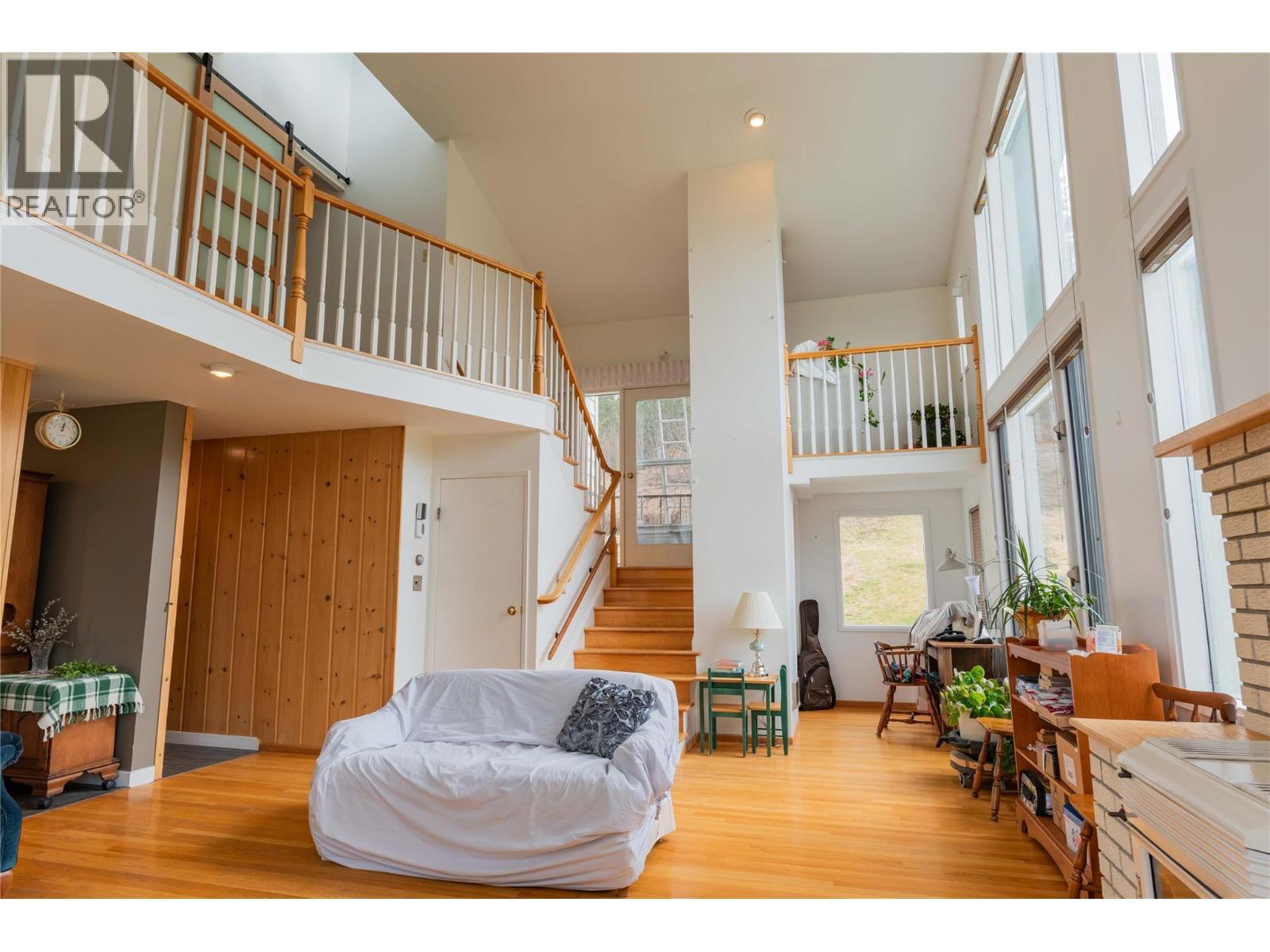 APPLEDALE, British Columbia, V0G 2J0, CA, 5 Bedrooms Bedrooms, ,2 BathroomsBathrooms,Residential,For Sale,1946998