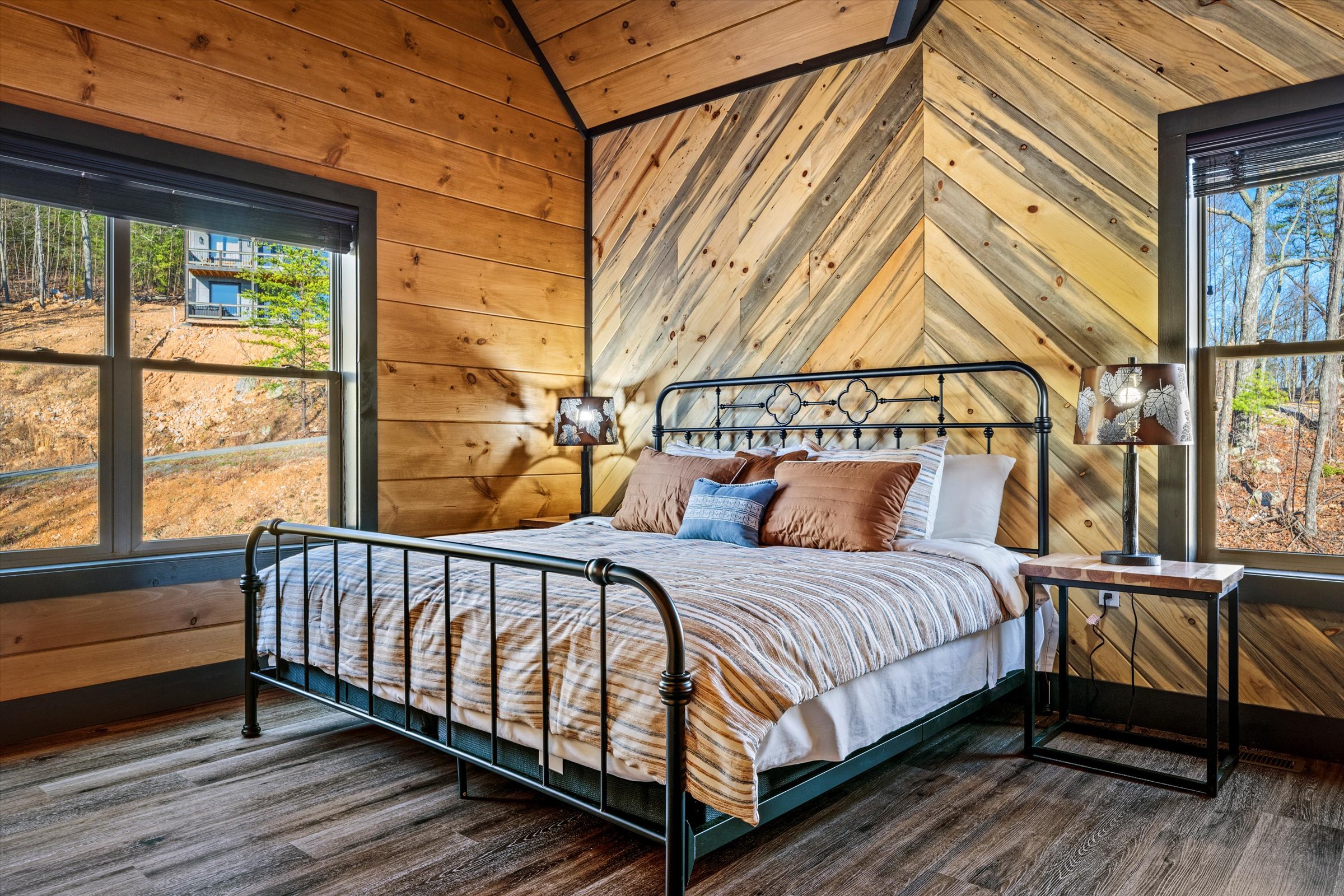 Sevierville, Tennessee, 37876, United States, 5 Bedrooms Bedrooms, ,6 BathroomsBathrooms,Residential,For Sale,1975935