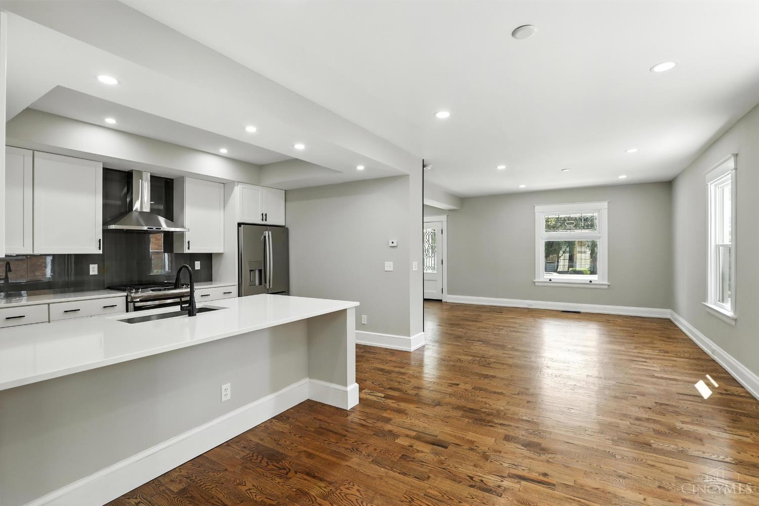 Cincinnati, Ohio, 45209, United States, 3 Bedrooms Bedrooms, ,3 BathroomsBathrooms,Residential,For Sale,1908402