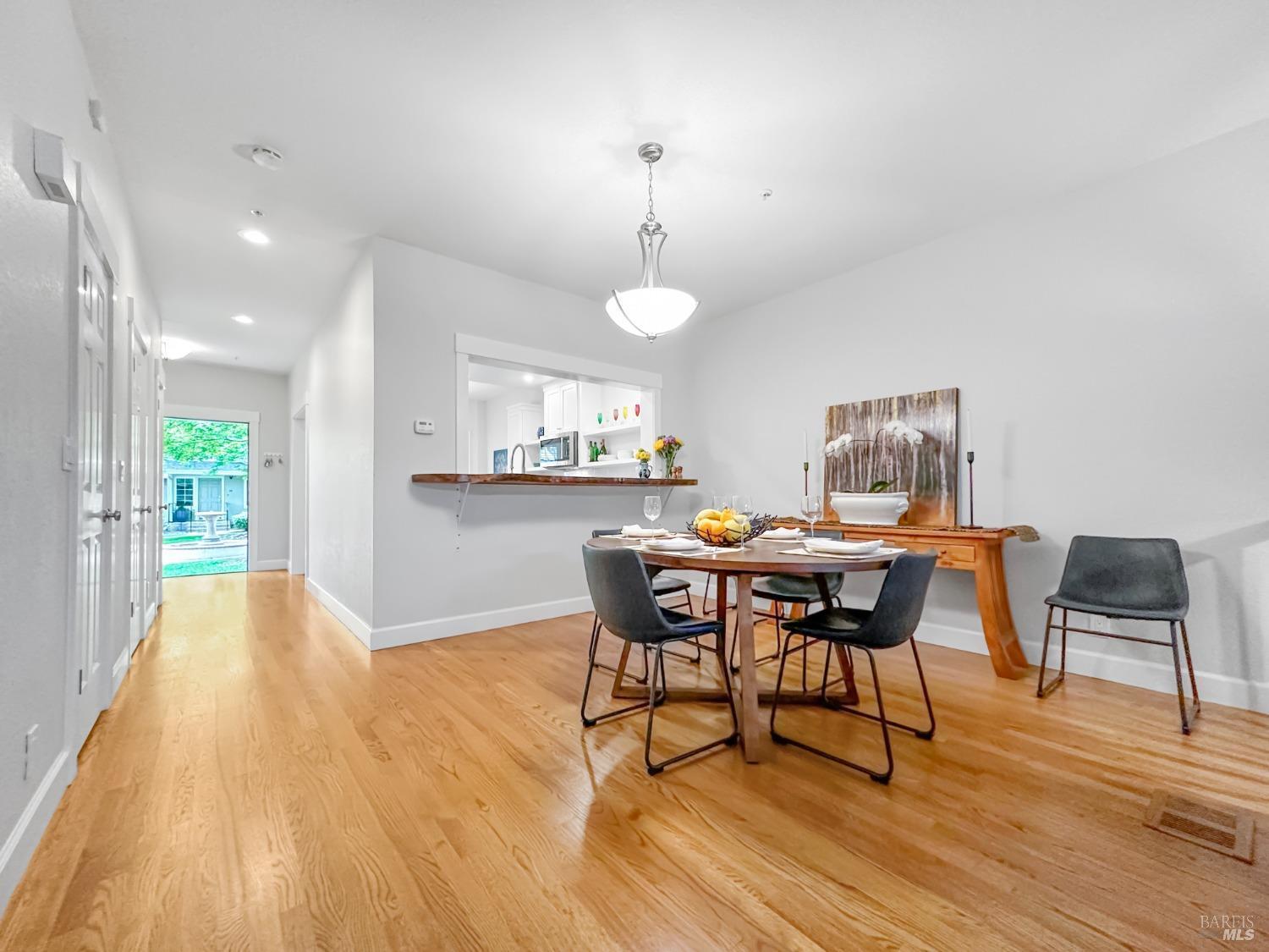 Napa, California, 94558, United States, 2 Bedrooms Bedrooms, ,3 BathroomsBathrooms,Residential,For Sale,1950858