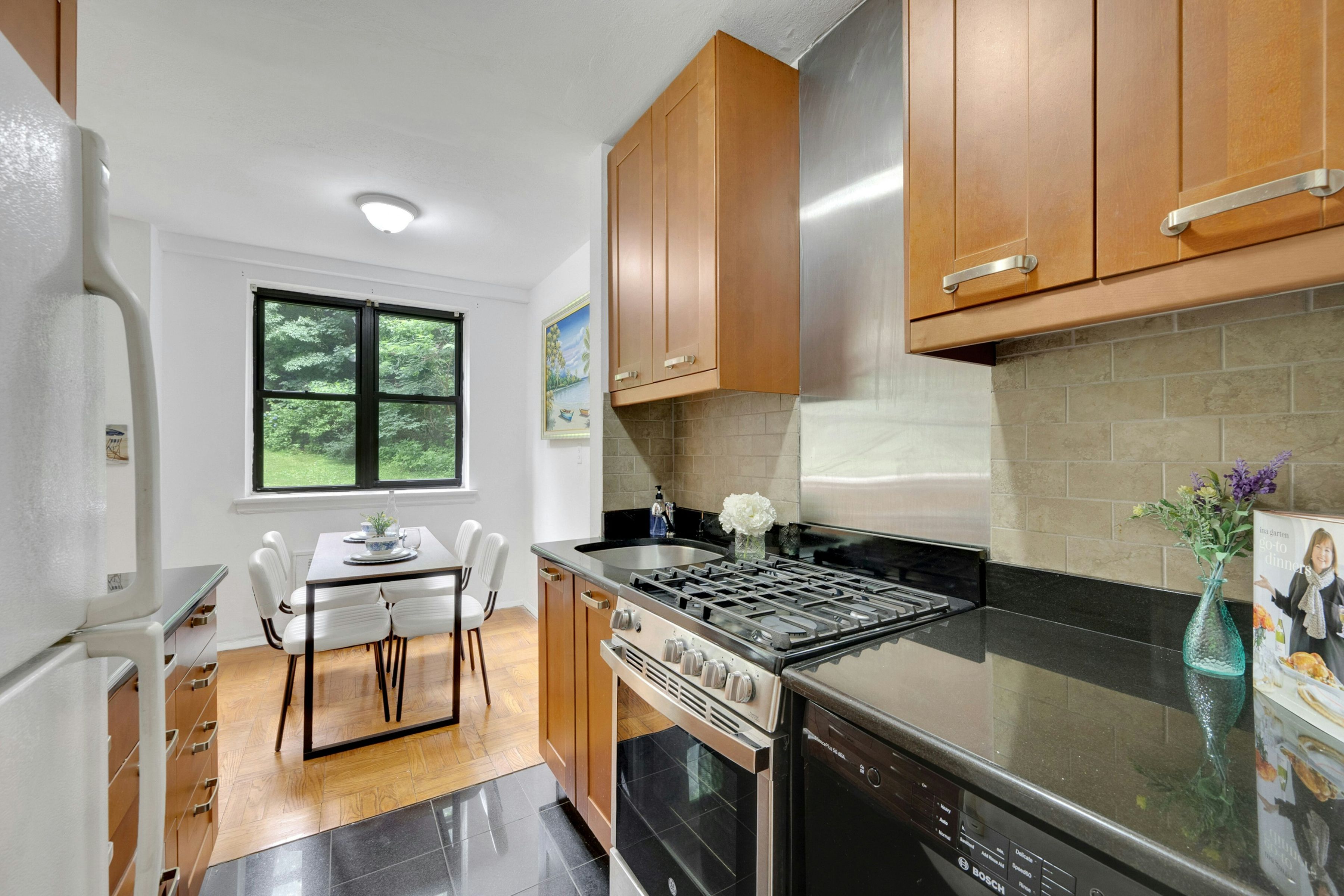  735 Kappock Street - 物件實景