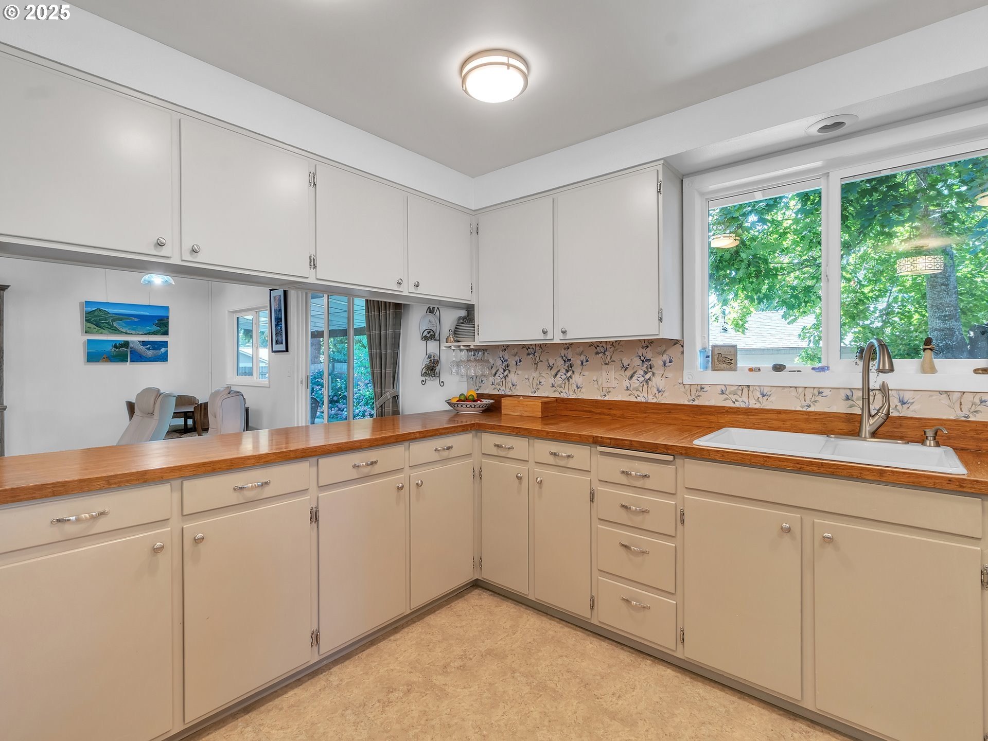 McMinnville, Oregon, 97128, United States, 3 Bedrooms Bedrooms, ,2 BathroomsBathrooms,Residential,For Sale,1901824