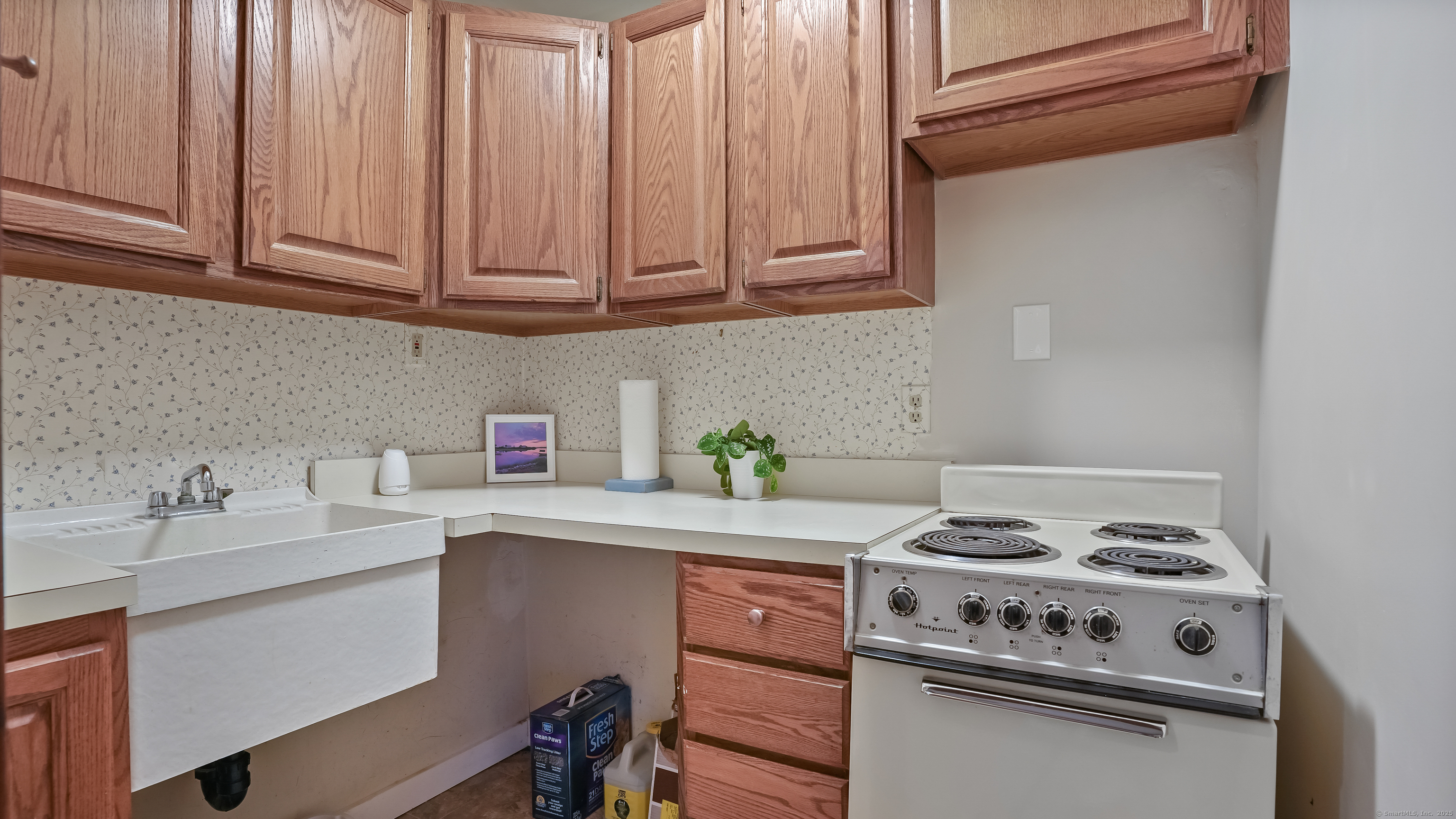 New Milford, Connecticut, 06776, United States, 3 Bedrooms Bedrooms, ,3 BathroomsBathrooms,Residential,For Sale,1924993