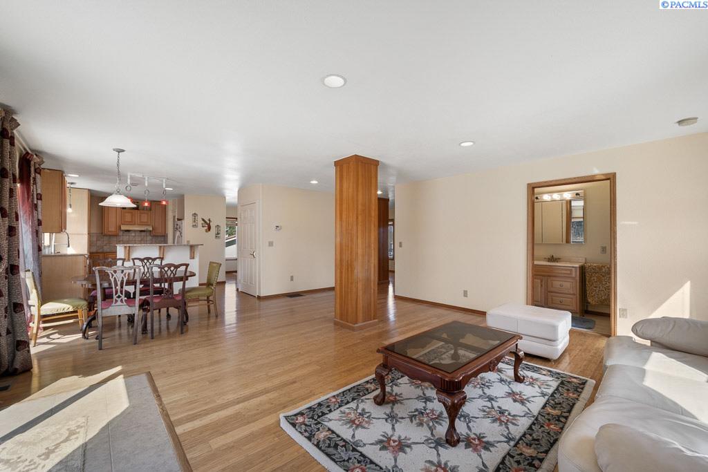 Pullman, Washington, 99163, United States, 4 Bedrooms Bedrooms, ,3 BathroomsBathrooms,Residential,For Sale,1777658