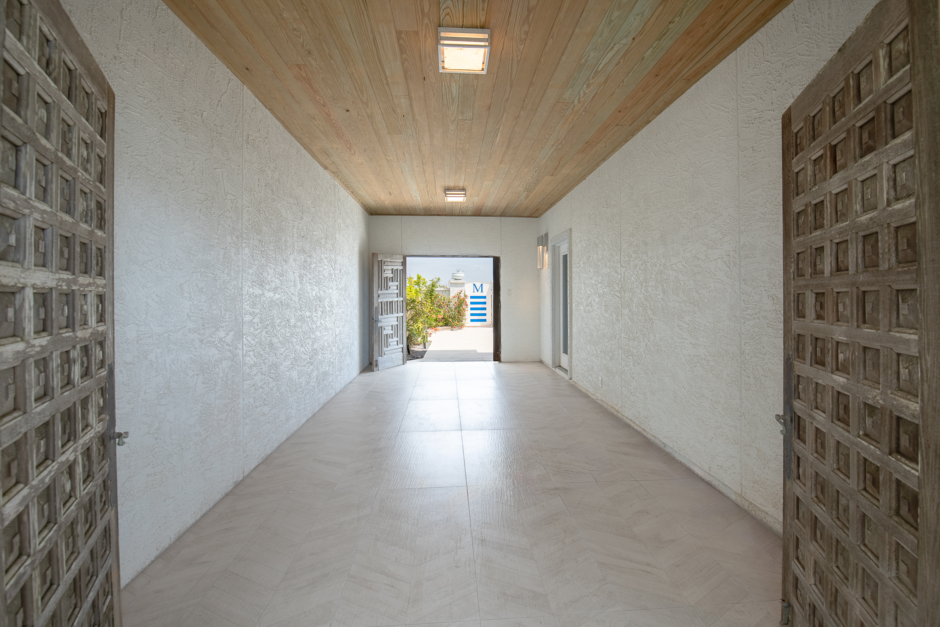  Canal-Front Estate in Island Moorings - 物件實景