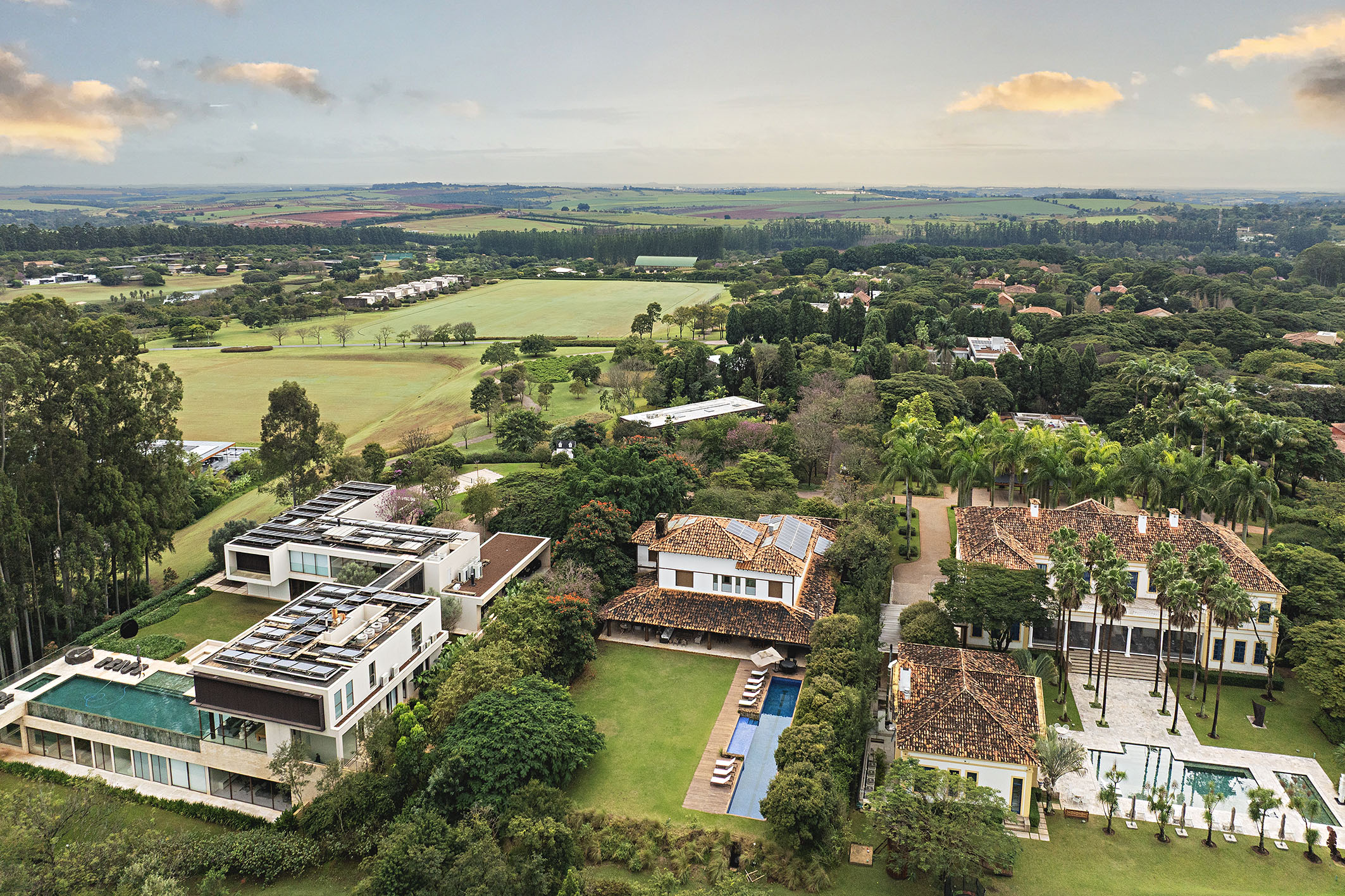  Farmhouse-Style Residence with Permanent Views of the Golf Course - 物件實景