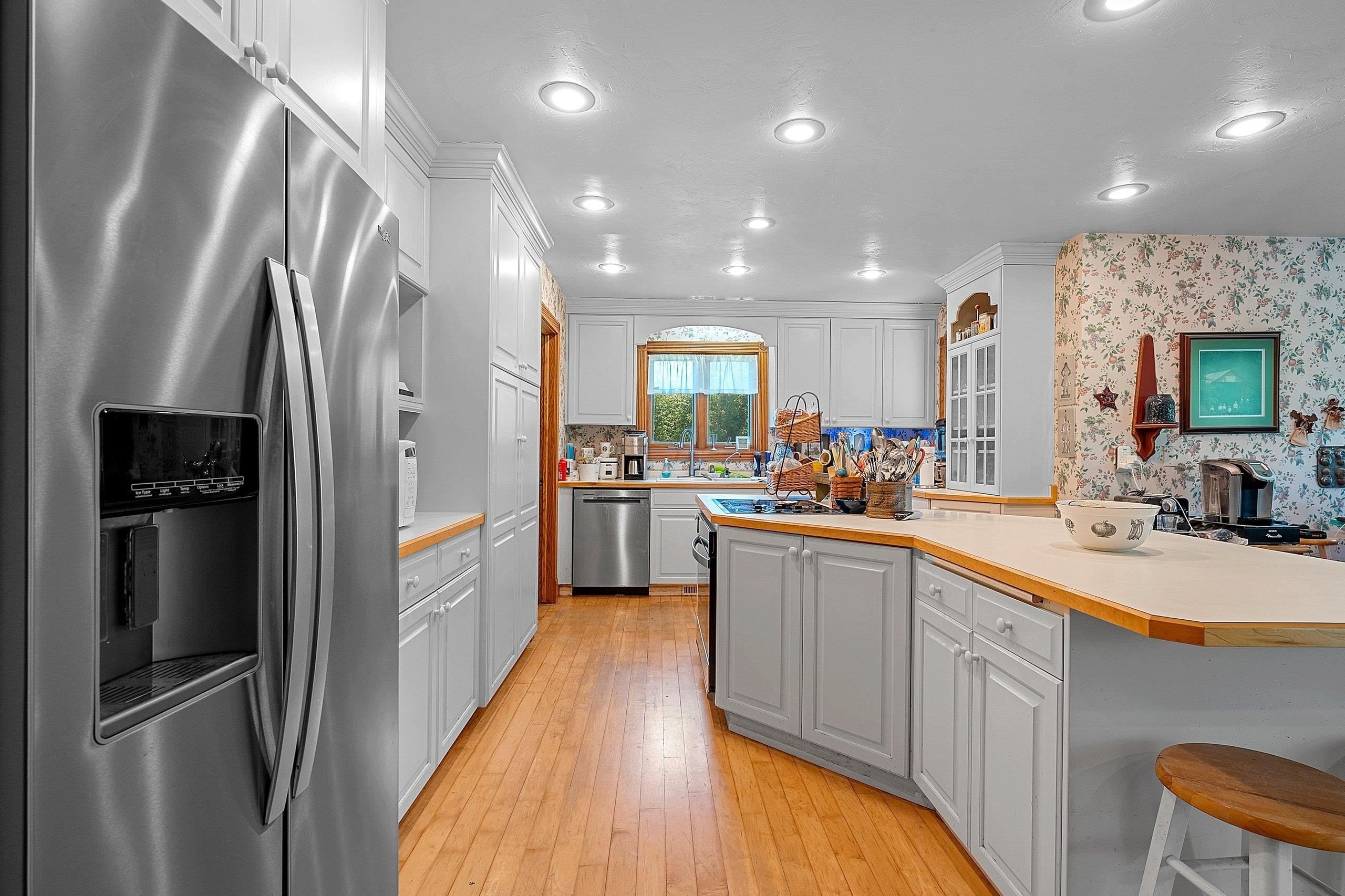 DE PERE, Wisconsin, 54115-9240, United States, 4 Bedrooms Bedrooms, ,4 BathroomsBathrooms,Residential,For Sale,2048017