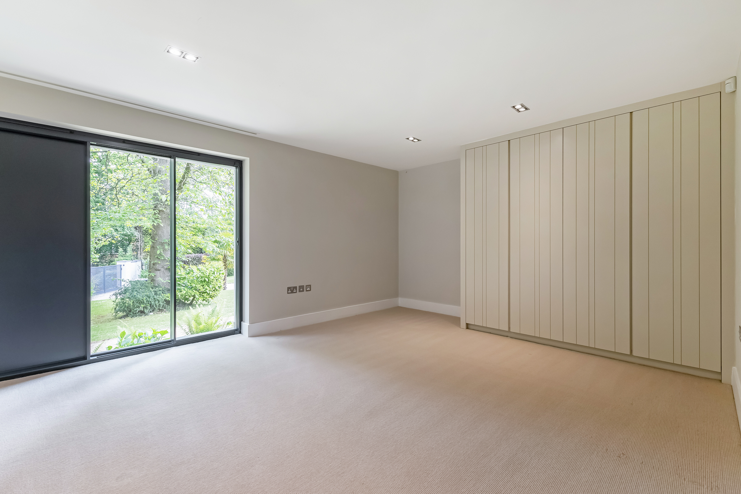 A Contemporary Five-Bedroom House with direct access onto Wentworth golf course - 物件實景