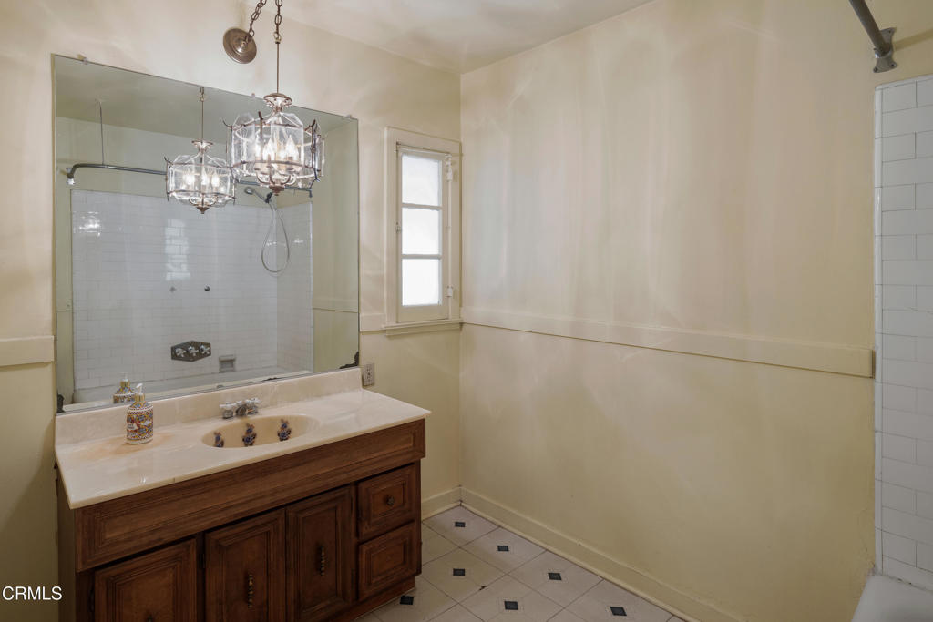 Pasadena, California, 91103, United States, 6 Bedrooms Bedrooms, ,3 BathroomsBathrooms,Residential,For Sale,1950732