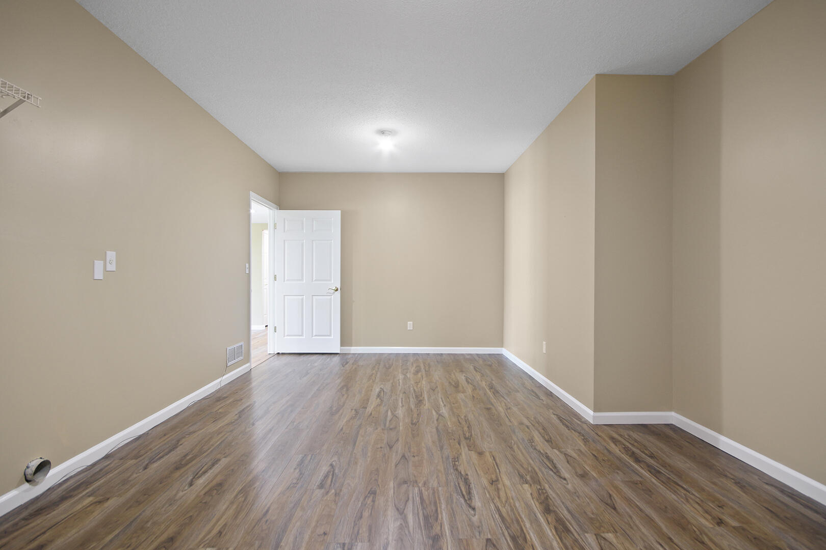 COLUMBIA, Missouri, 65203, United States, 5 Bedrooms Bedrooms, ,4 BathroomsBathrooms,Residential,For Sale,1934961