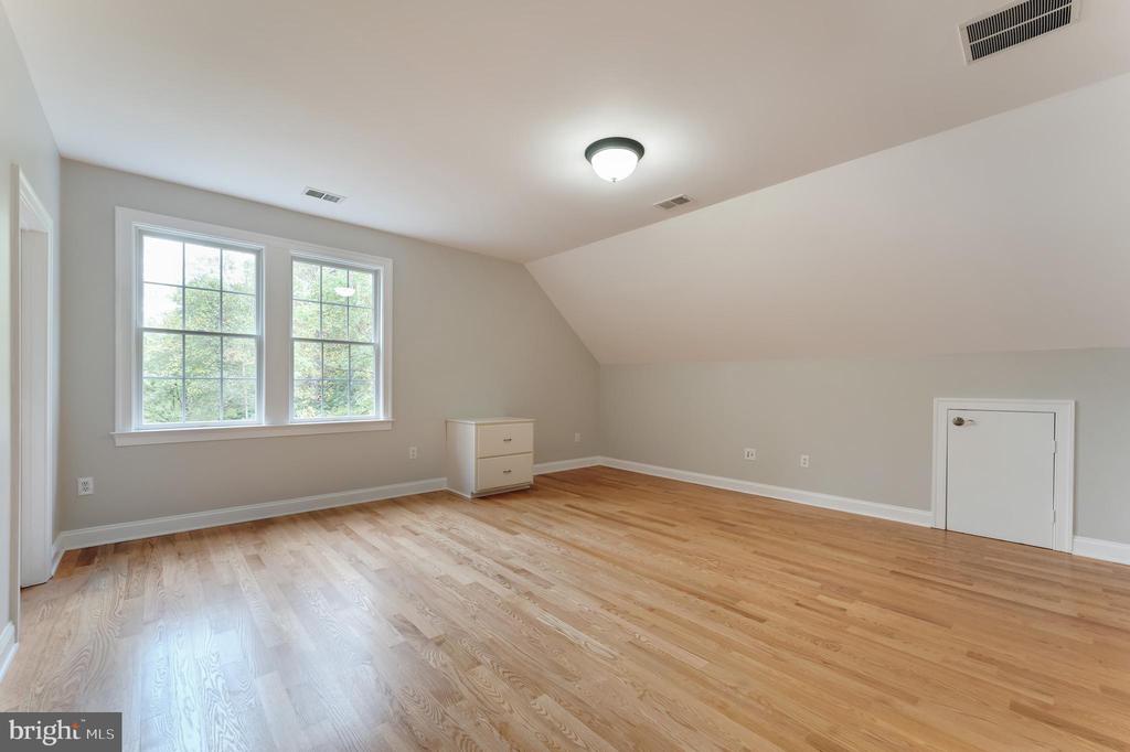 Fairfax, Virginia, 22033, United States, 6 Bedrooms Bedrooms, ,6 BathroomsBathrooms,Residential,For Sale,1973786