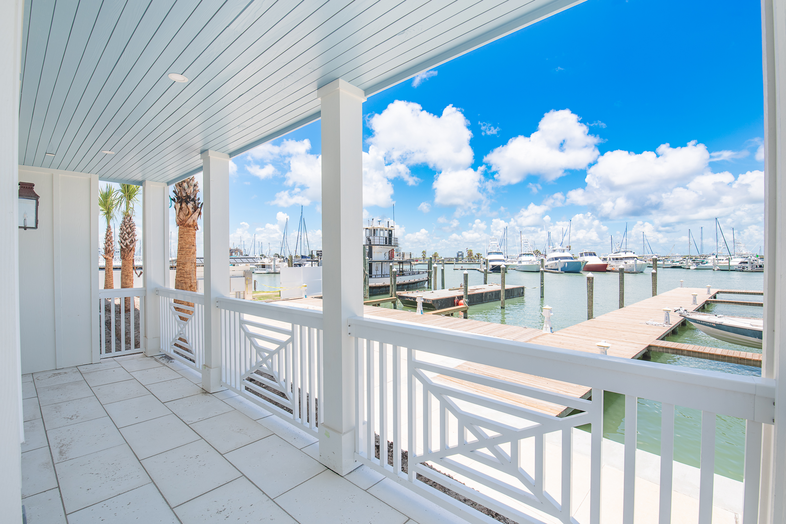  Coastal Elegance Meets Waterfront Living - 物件實景