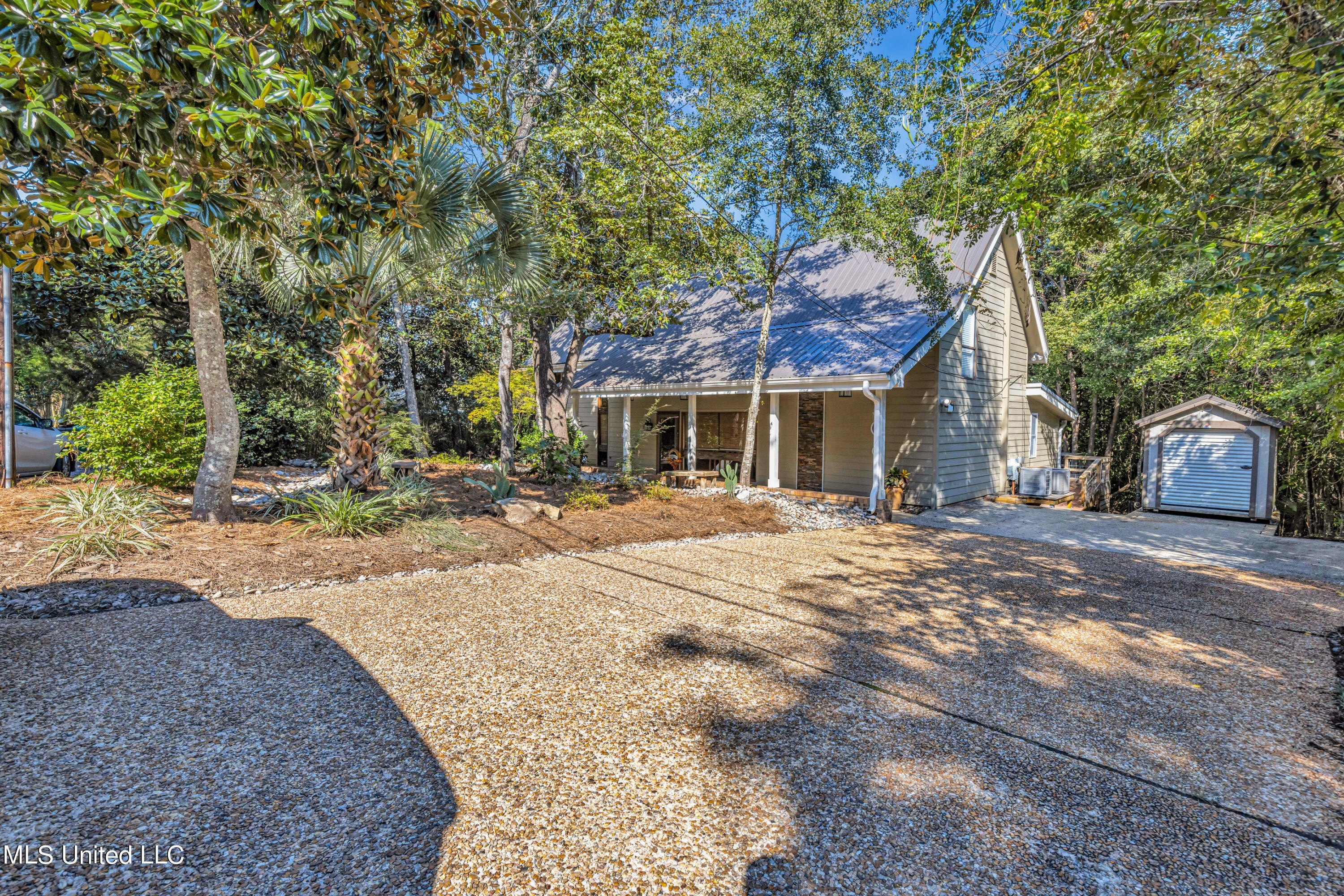 Ocean Springs, Mississippi, 39564, United States, 3 Bedrooms Bedrooms, ,4 BathroomsBathrooms,Residential,For Sale,1942785
