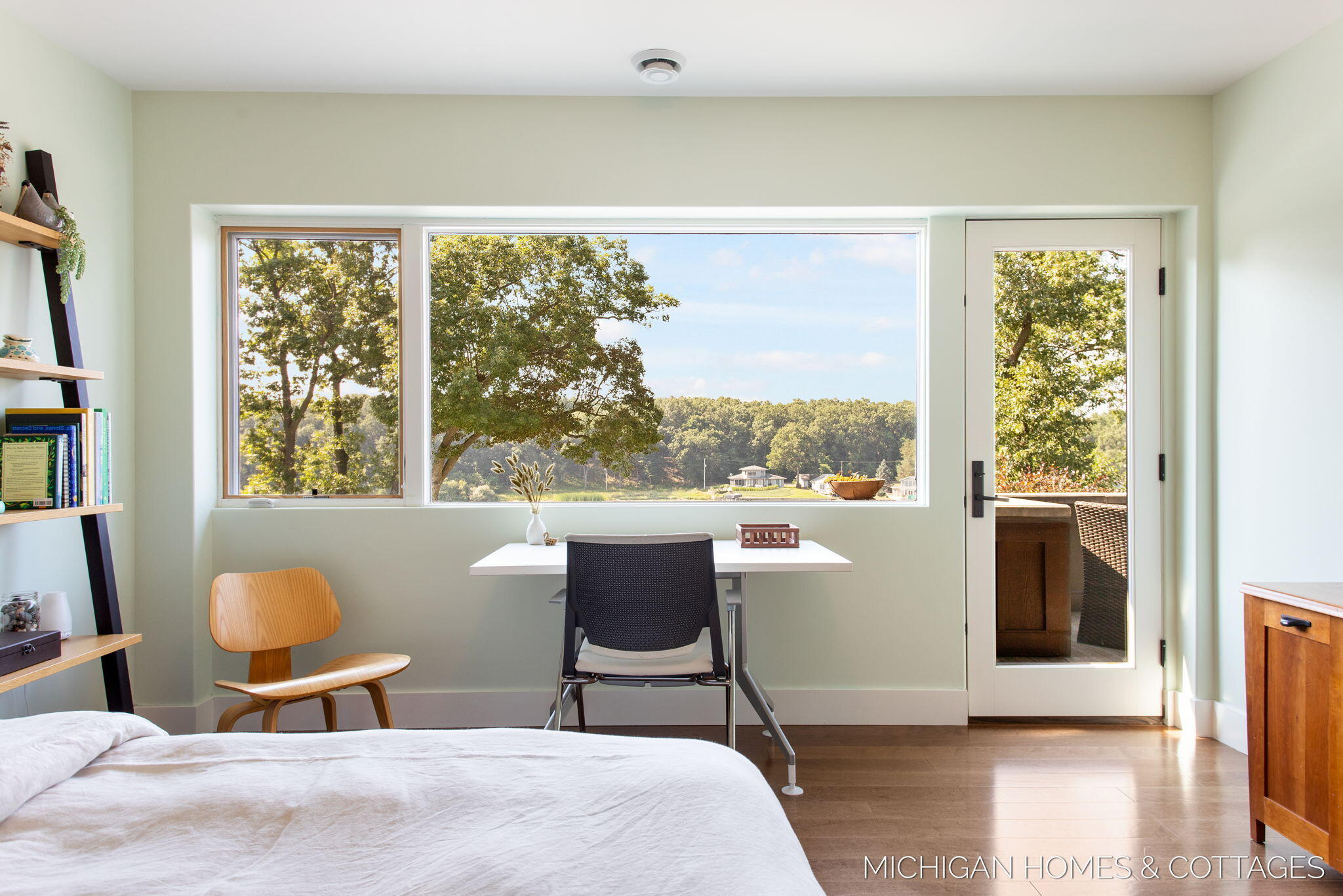 Saugatuck, Michigan, 49453, United States, 5 Bedrooms Bedrooms, ,4 BathroomsBathrooms,Residential,For Sale,1940964