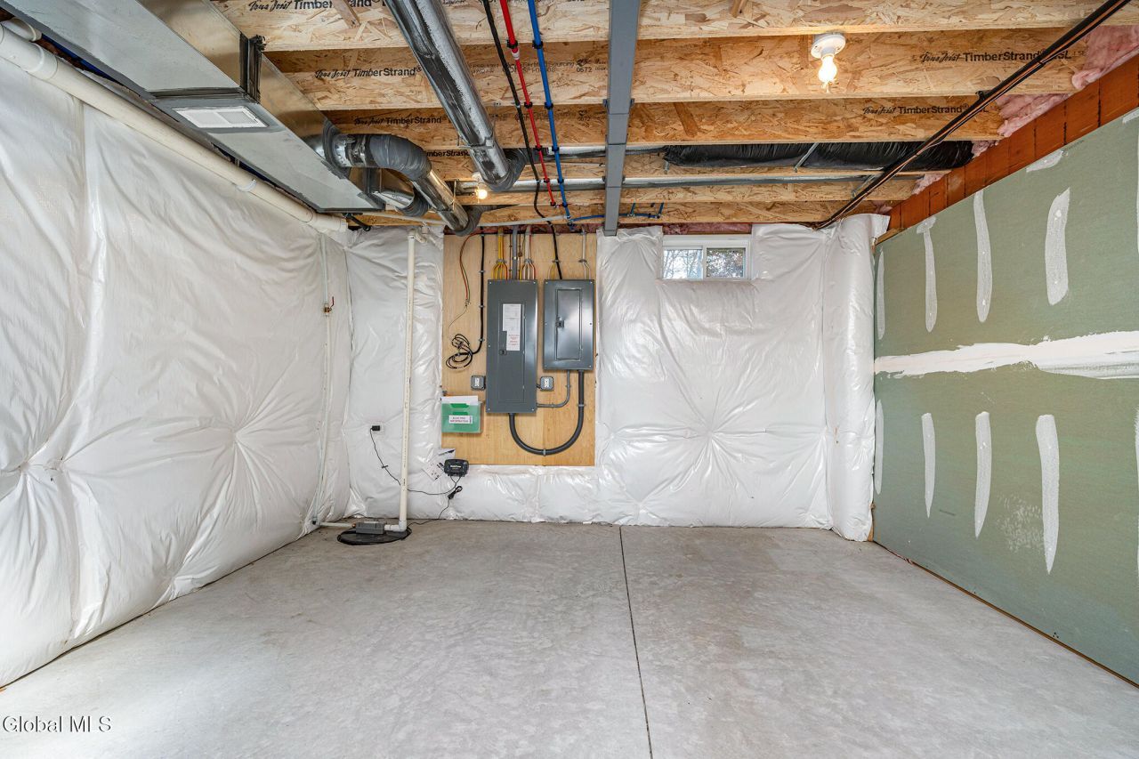 Halfmoon, New York, 12065, United States, 4 Bedrooms Bedrooms, ,3 BathroomsBathrooms,Residential,For Sale,1987891