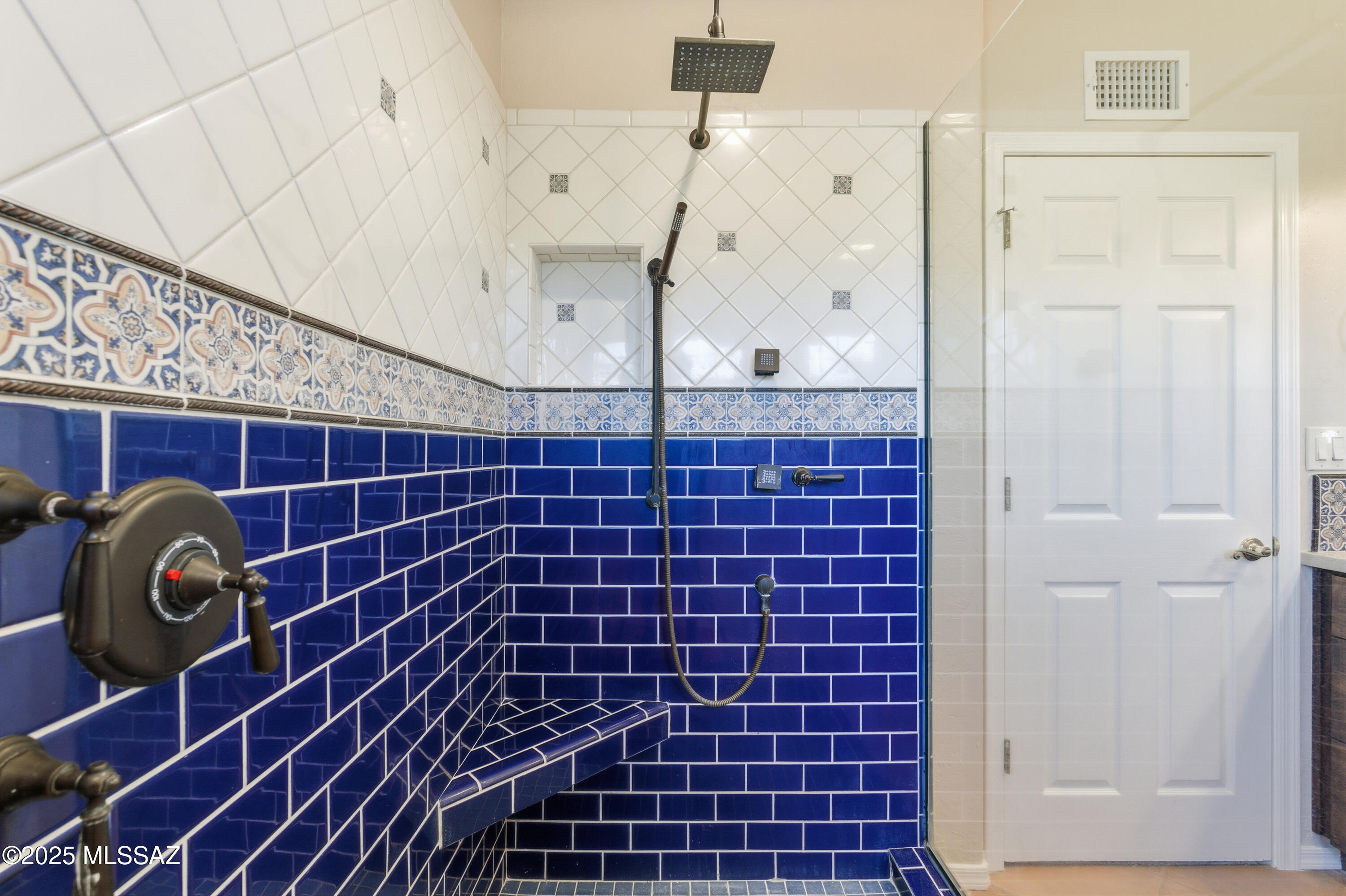 Tucson, Arizona, 85712, United States, 4 Bedrooms Bedrooms, ,3 BathroomsBathrooms,Residential,For Sale,1989179