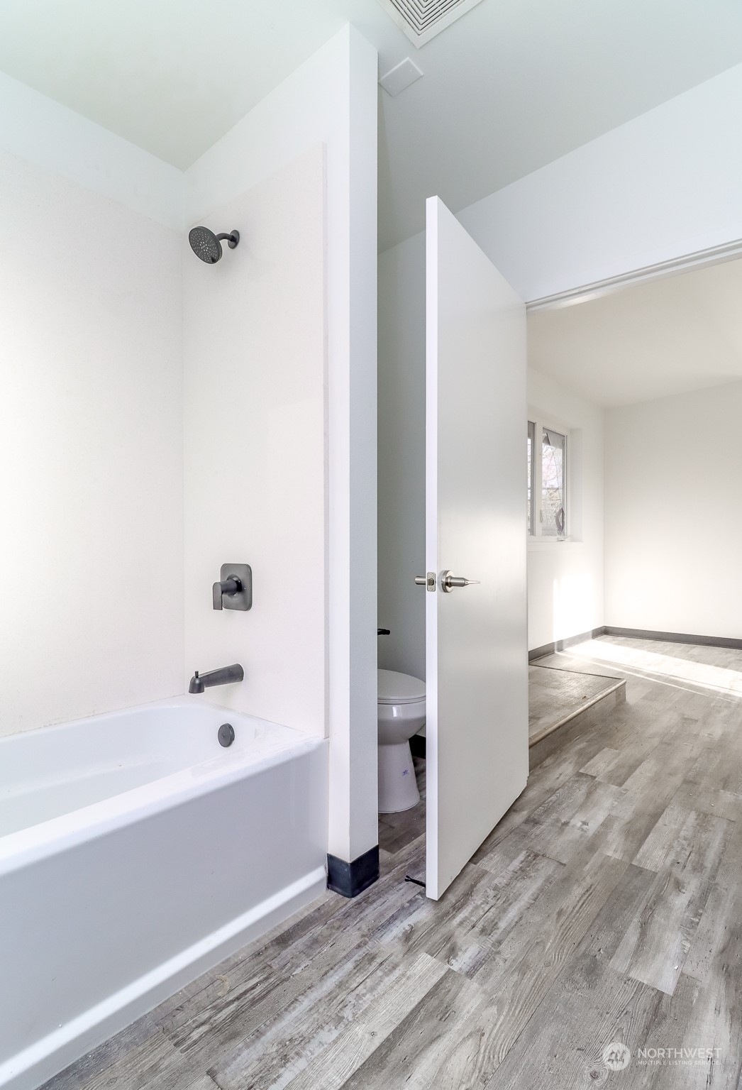 Seattle, Washington, 98108, United States, ,Residential,For Sale,1824067