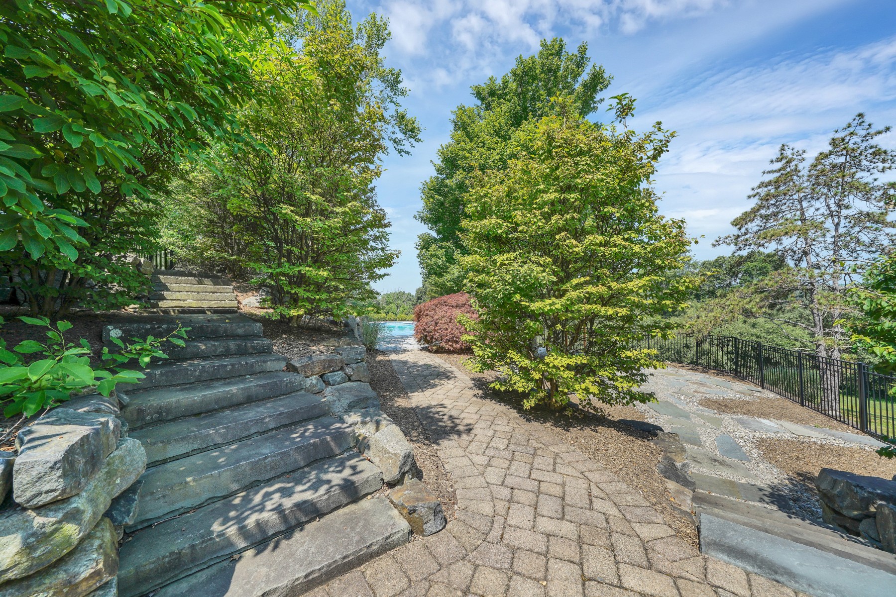  Custom Built Colonial Home with Mountain Views and Exceptional Outdoor Setting - 物件實景