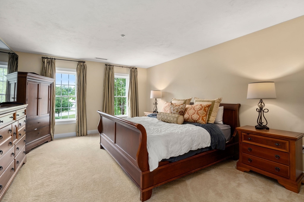 Topsfield, Massachusetts, 01983, United States, 3 Bedrooms Bedrooms, ,4 BathroomsBathrooms,Residential,For Sale,1919472